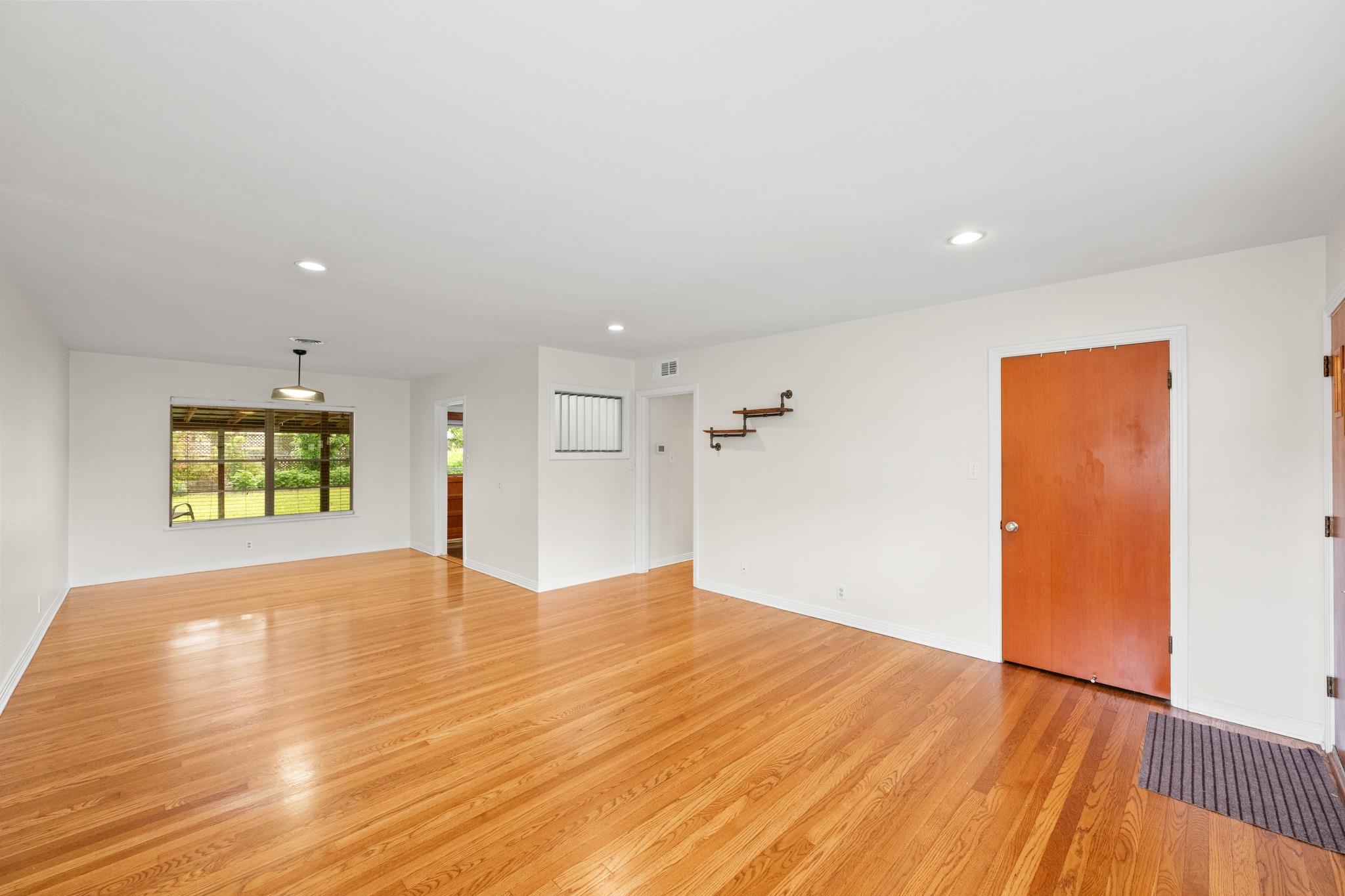 1404 Cloverleaf DR