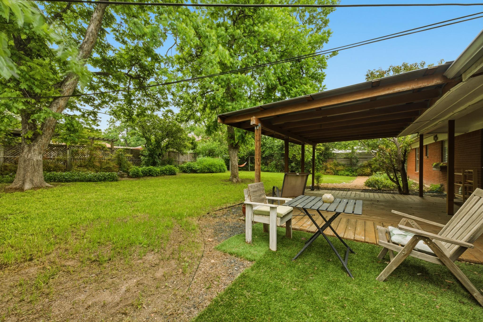 1404 Cloverleaf DR