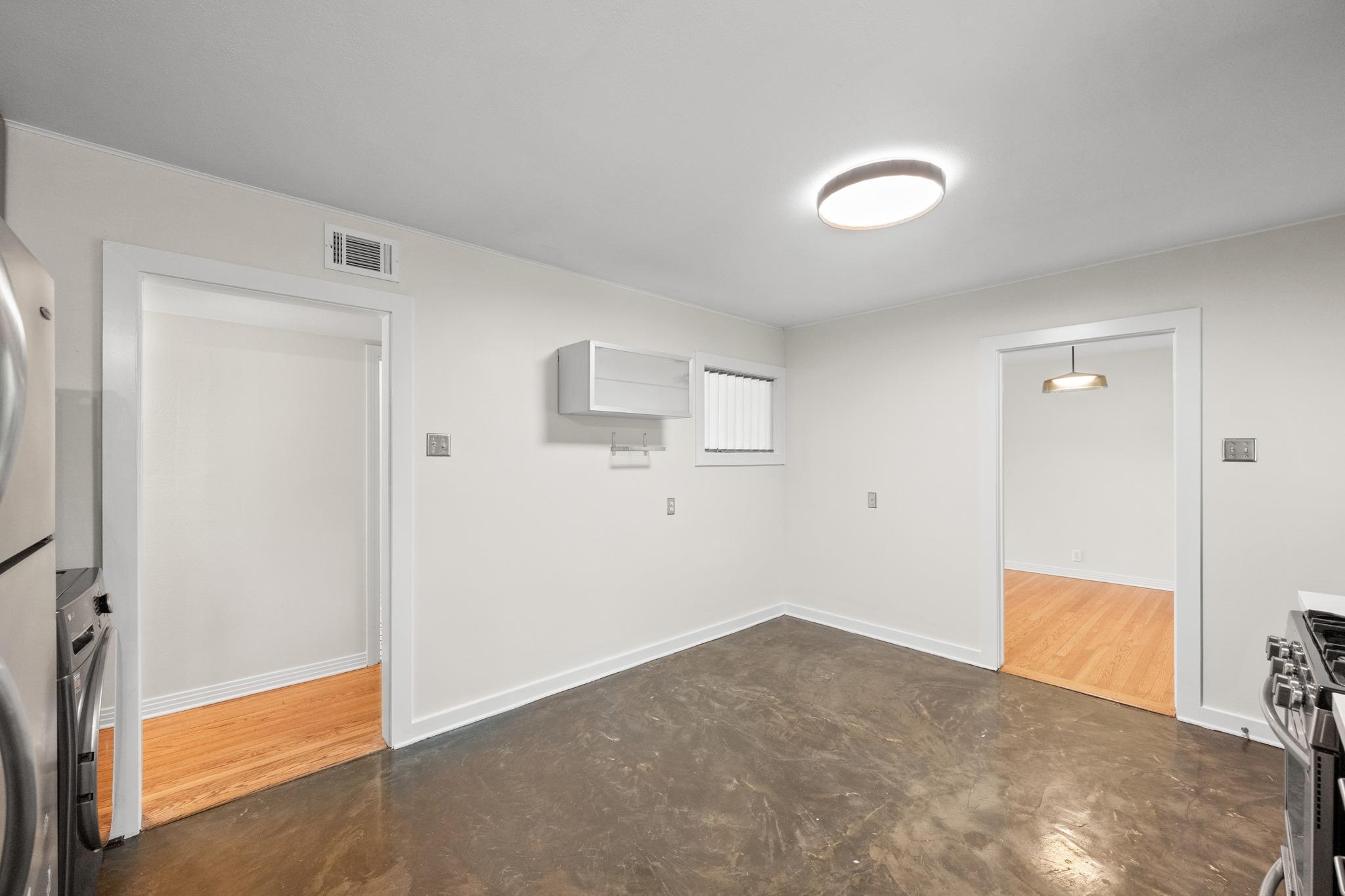 1404 Cloverleaf DR