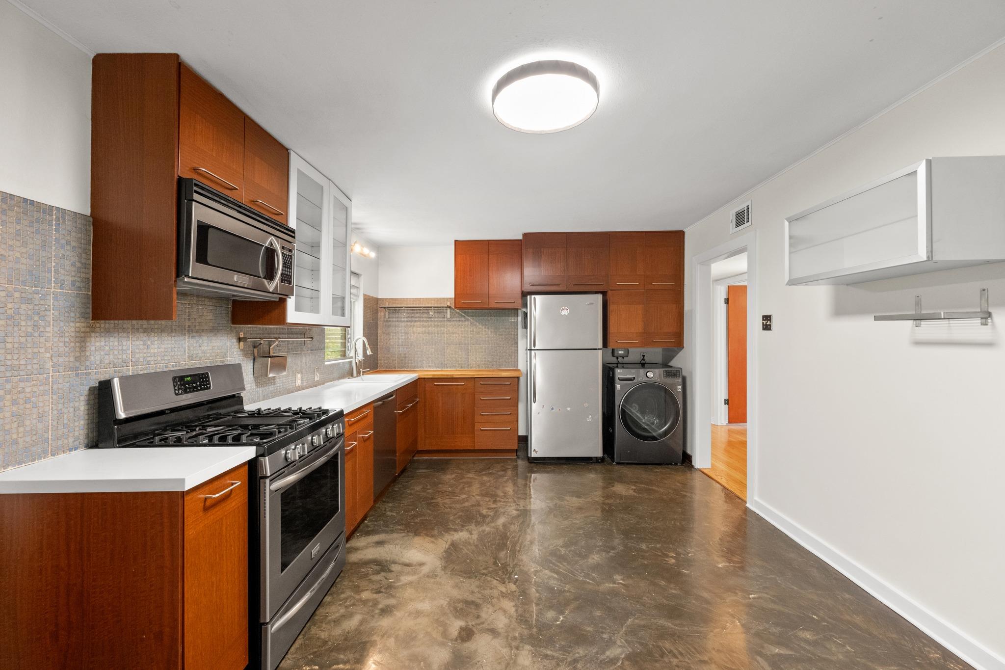 1404 Cloverleaf DR