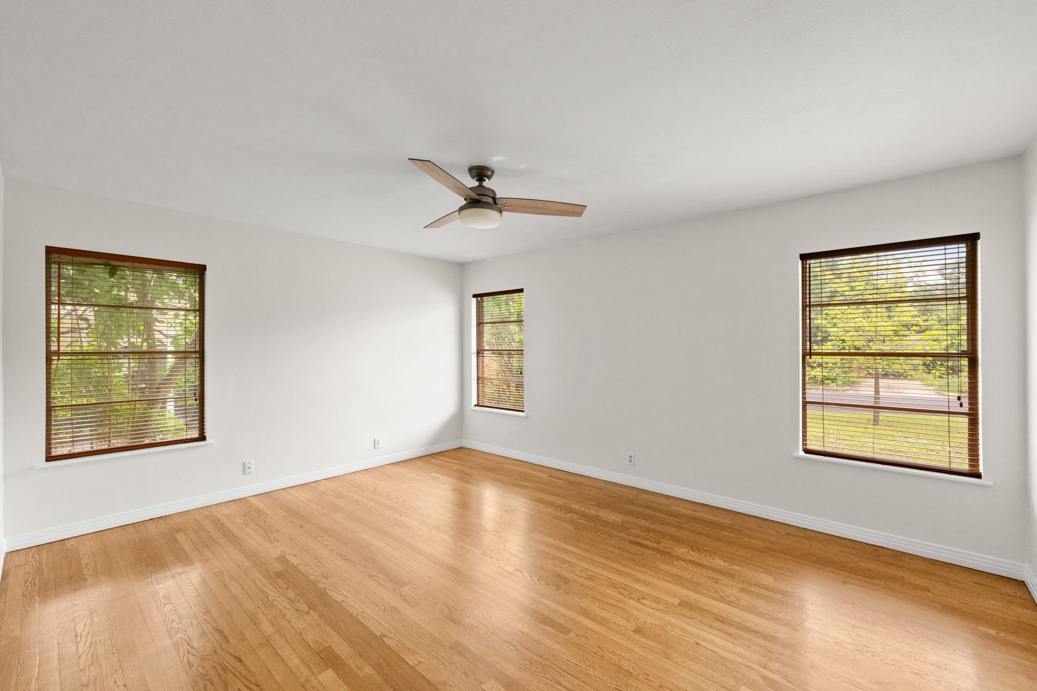 1404 Cloverleaf DR