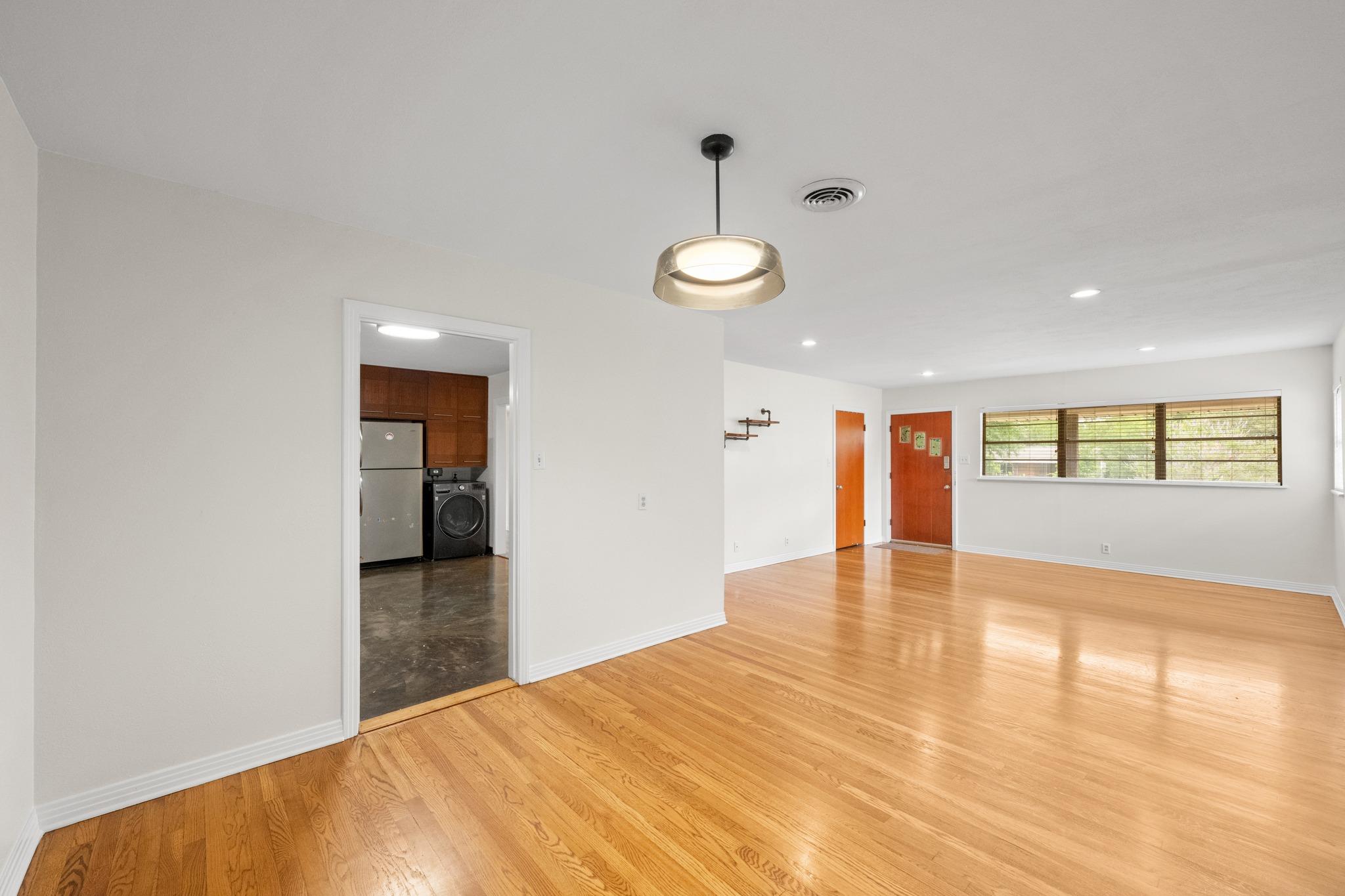 1404 Cloverleaf DR