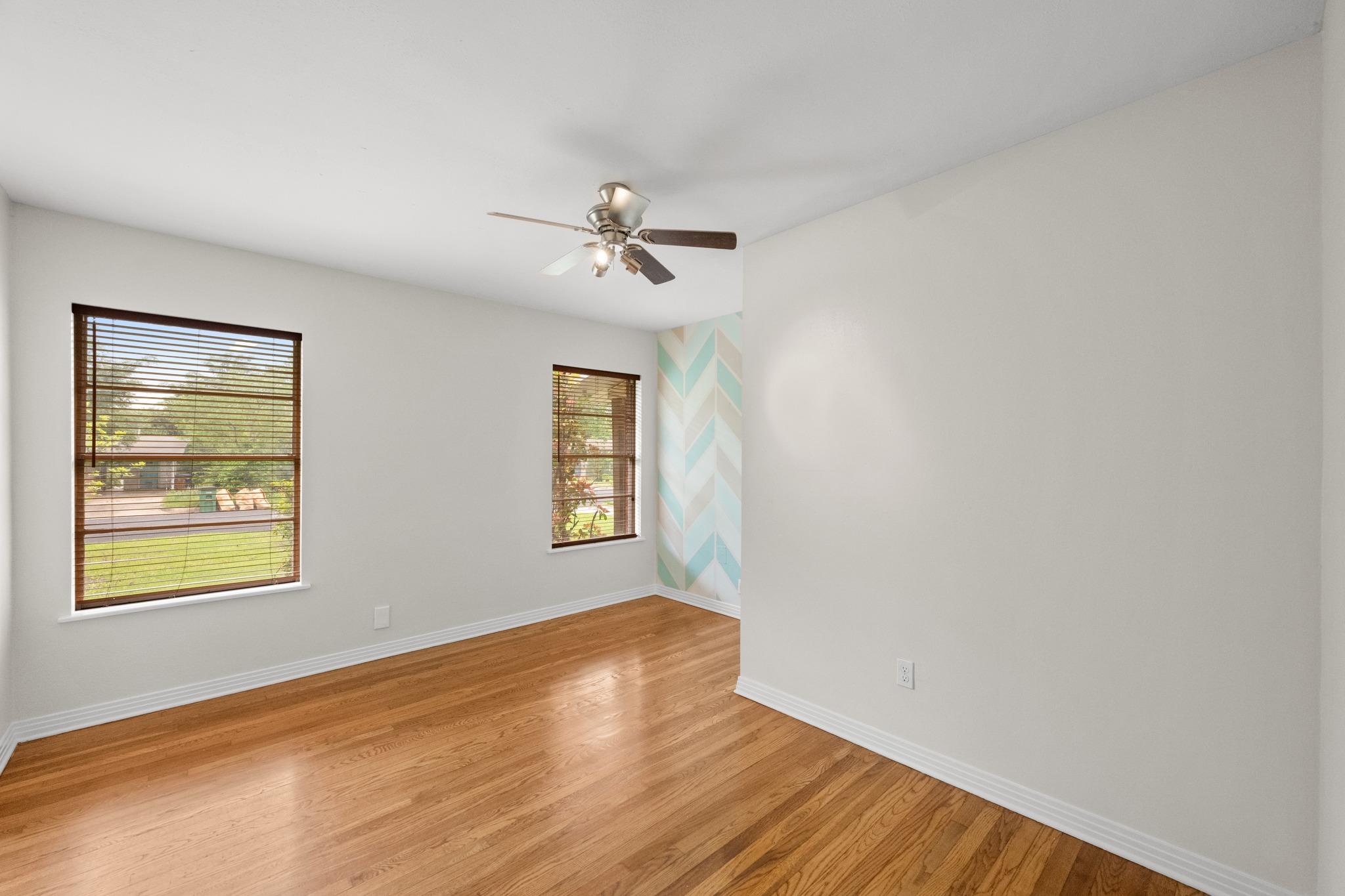 1404 Cloverleaf DR