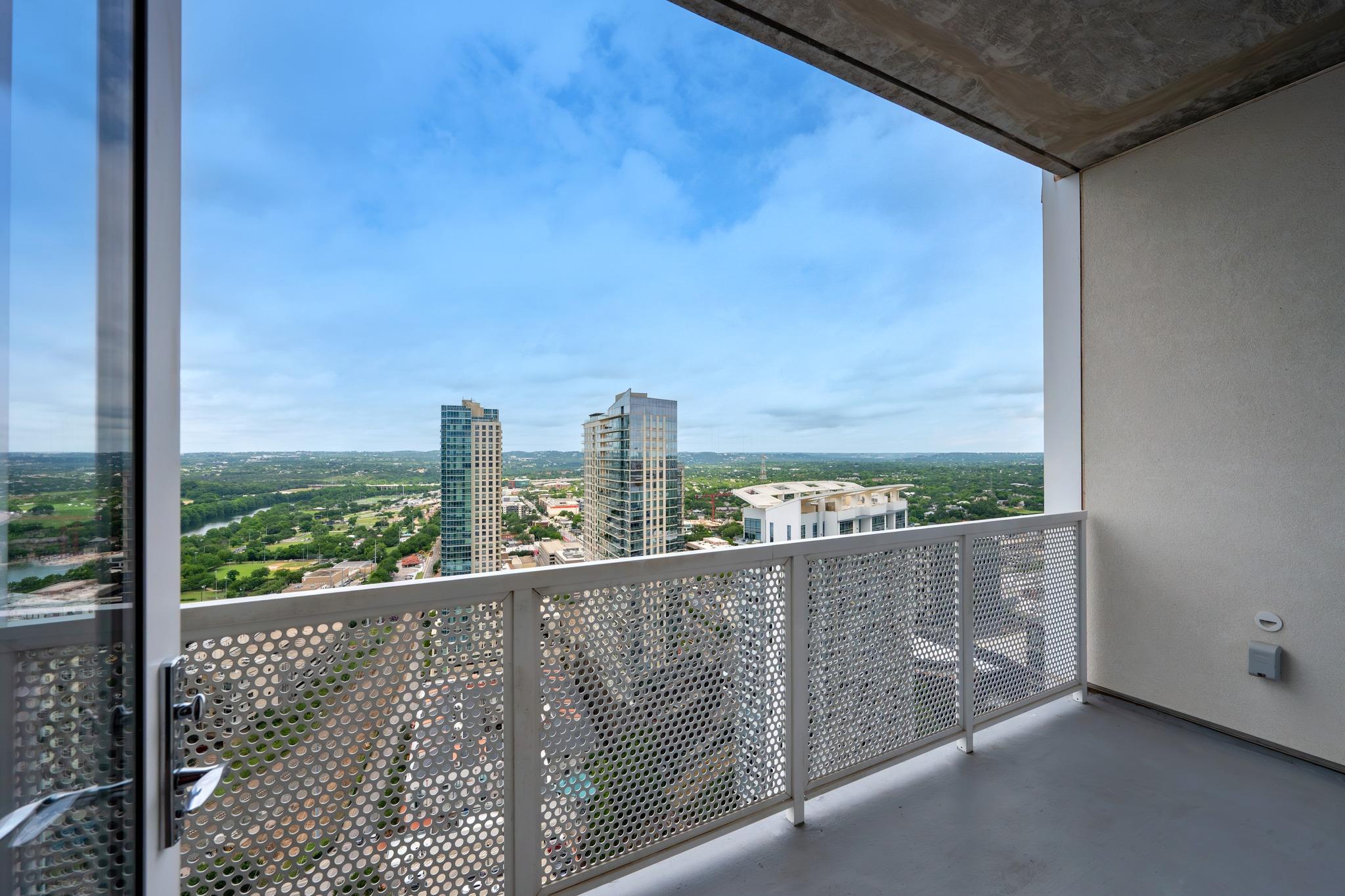 301 West Ave # 3208