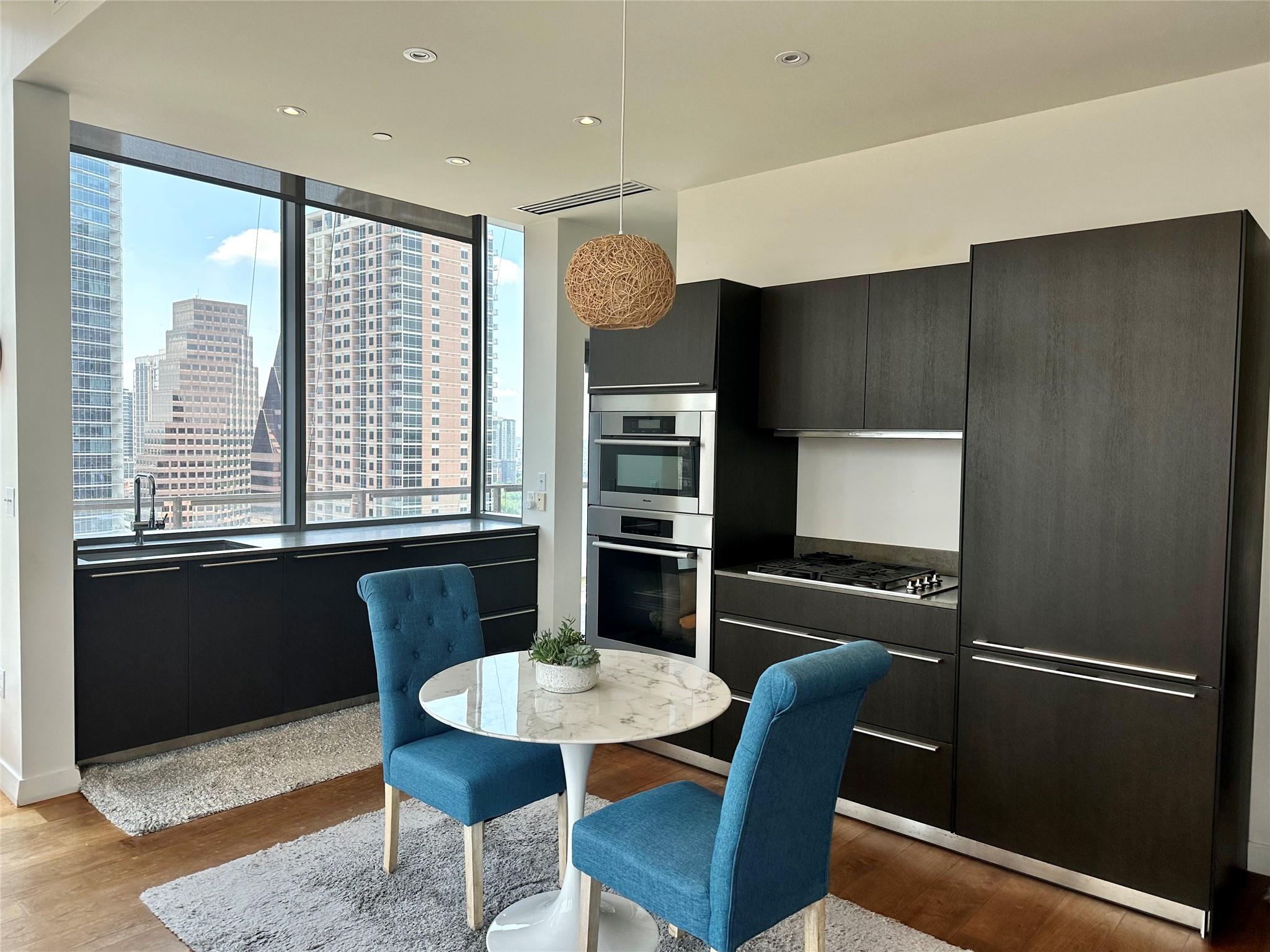 210 Lavaca ST # 2013