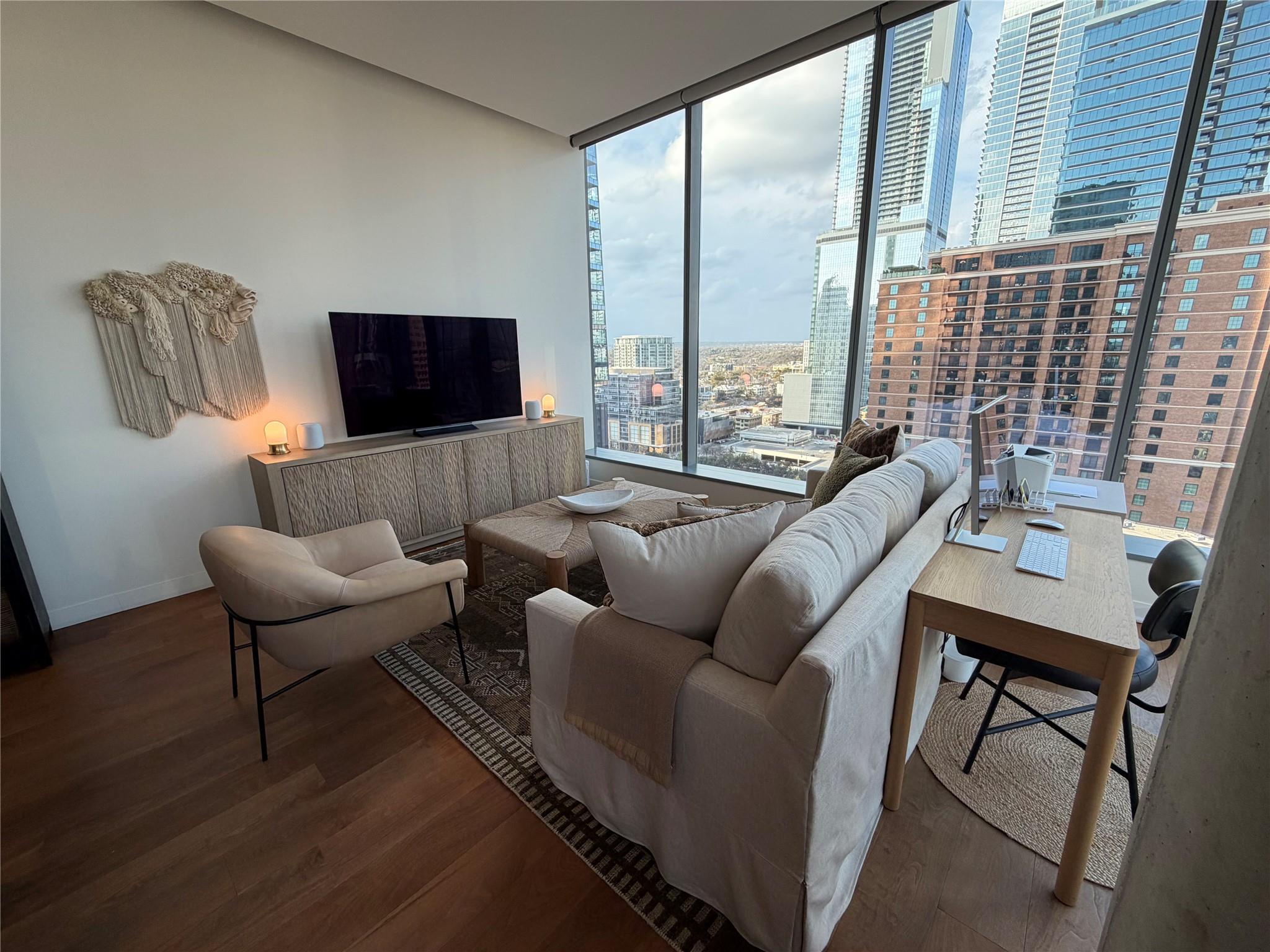 210 Lavaca ST # 2013