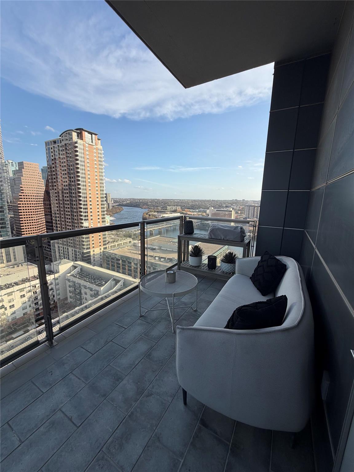 210 Lavaca ST # 2013