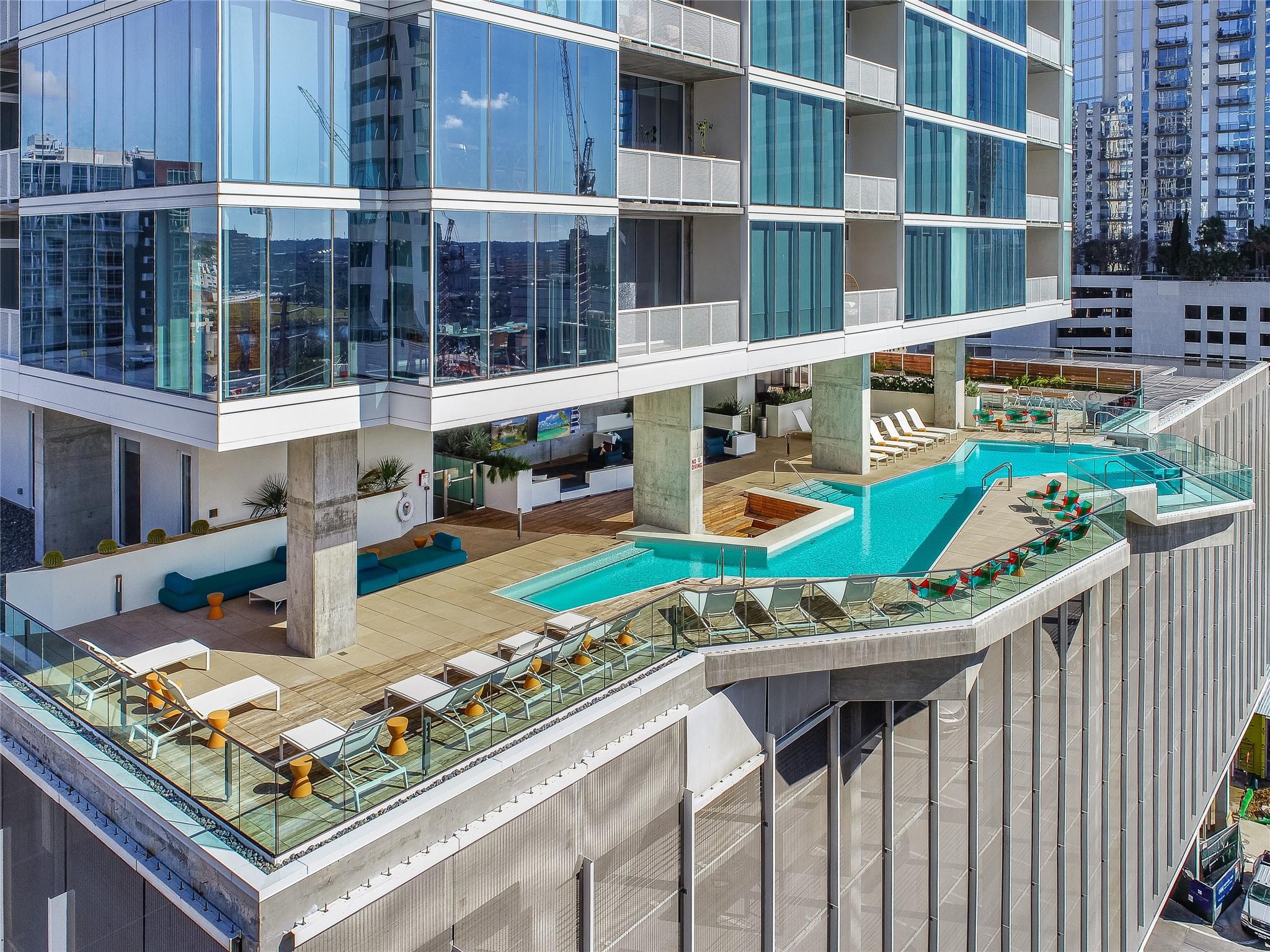301 West Ave # 1004