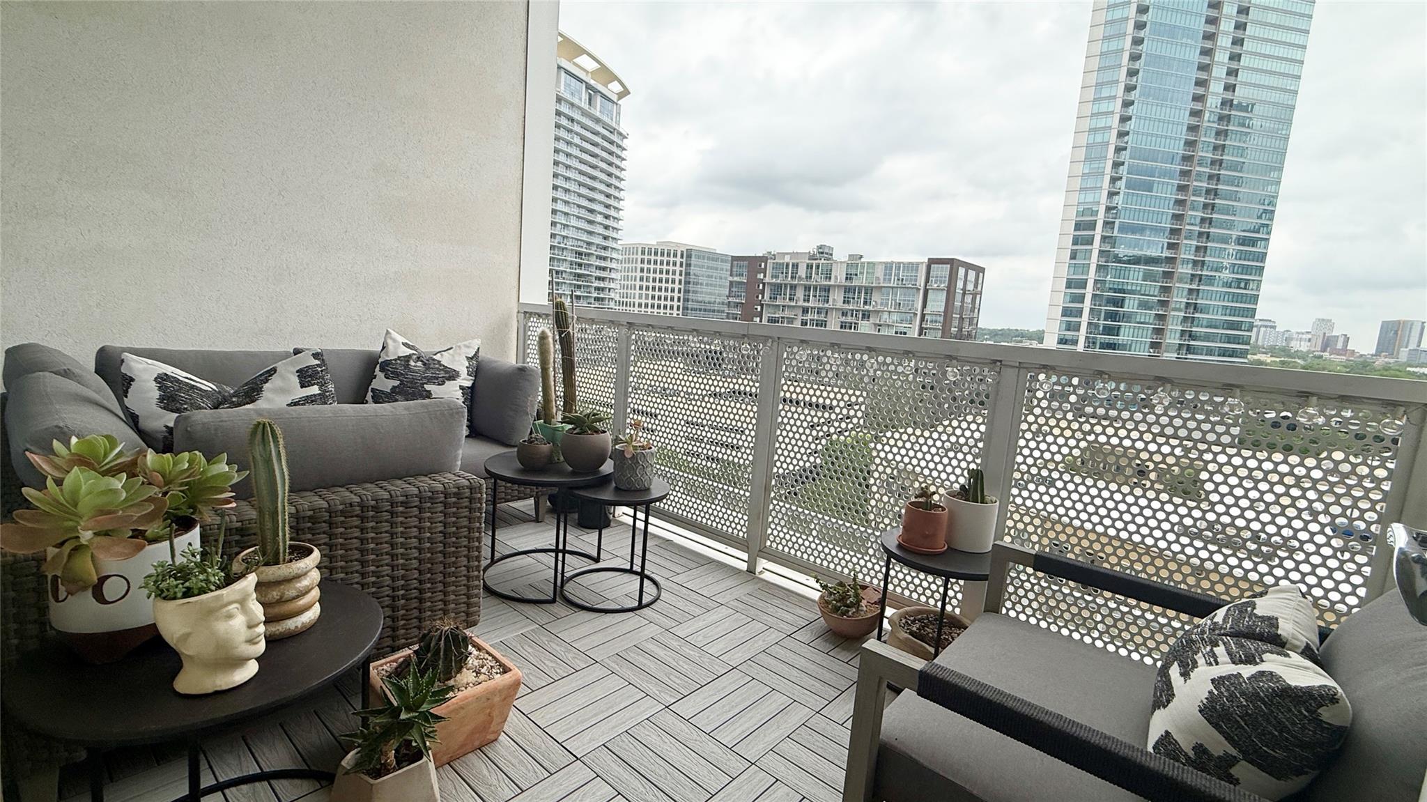 301 West Ave # 1004