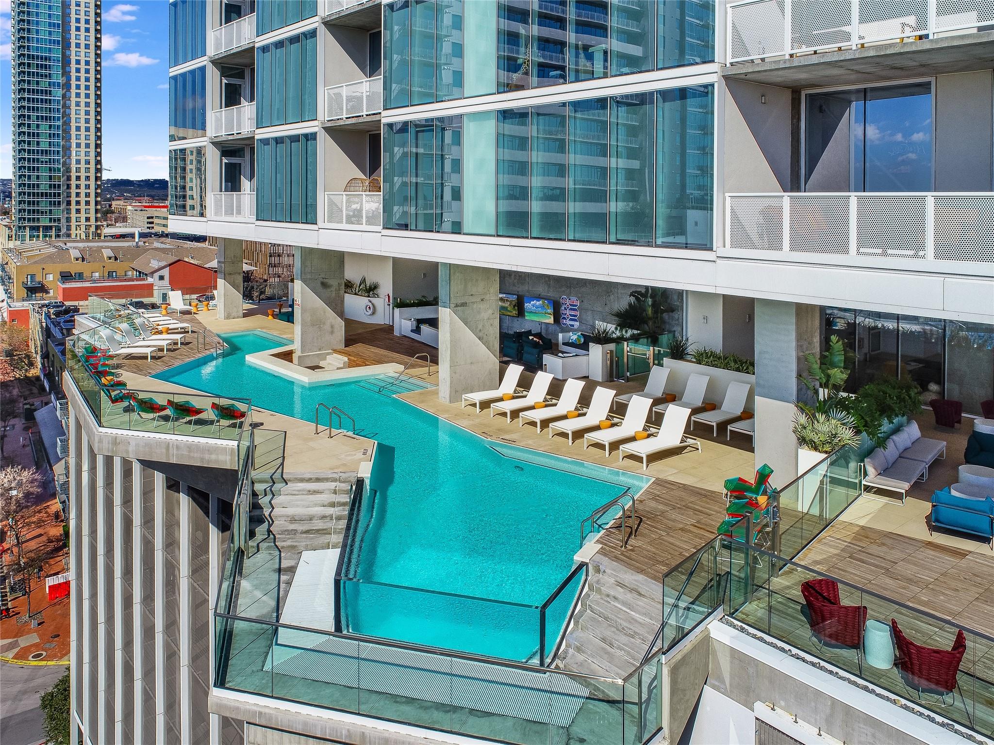 301 West Ave # 1004
