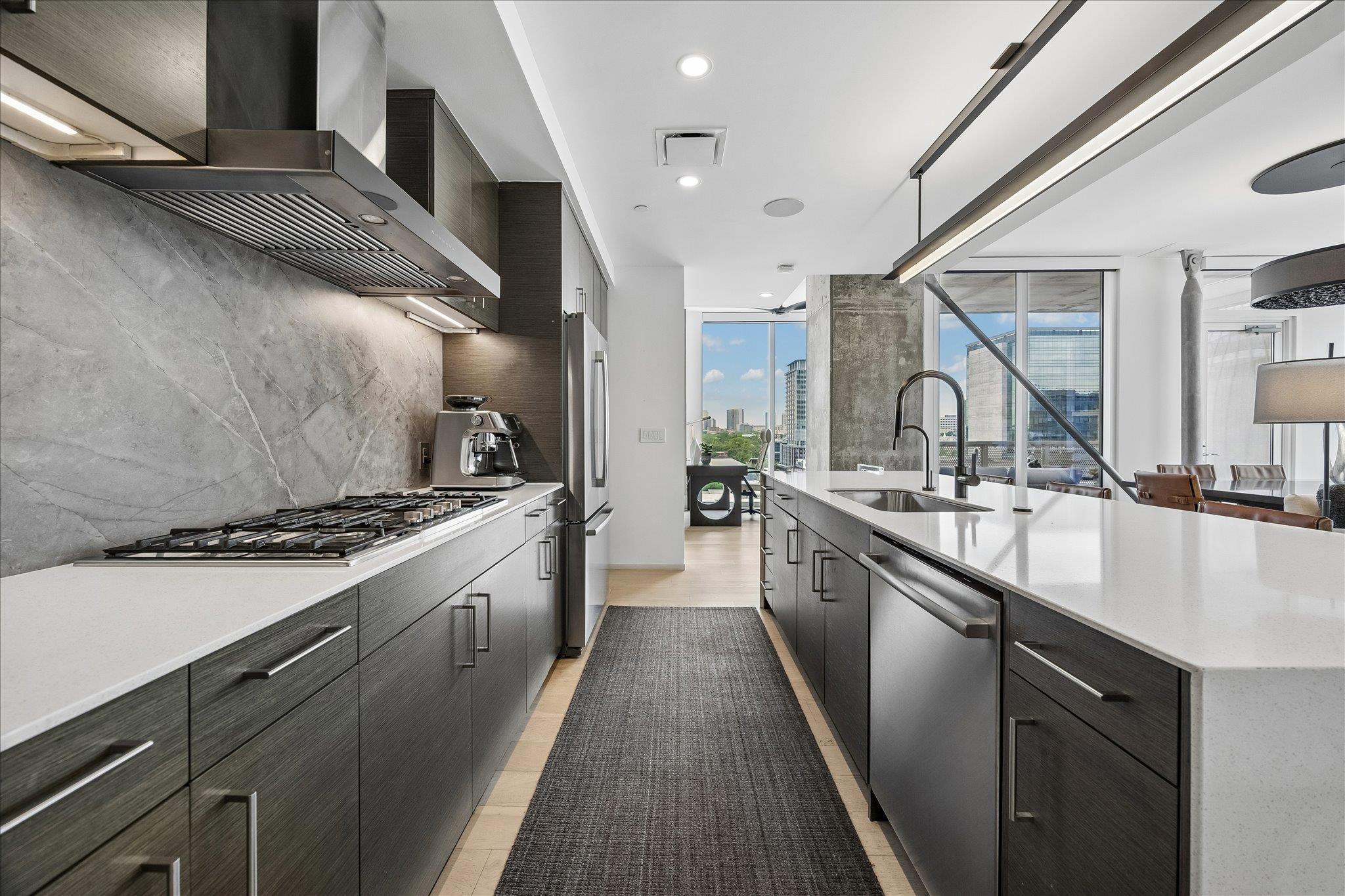 301 West Ave # 1004