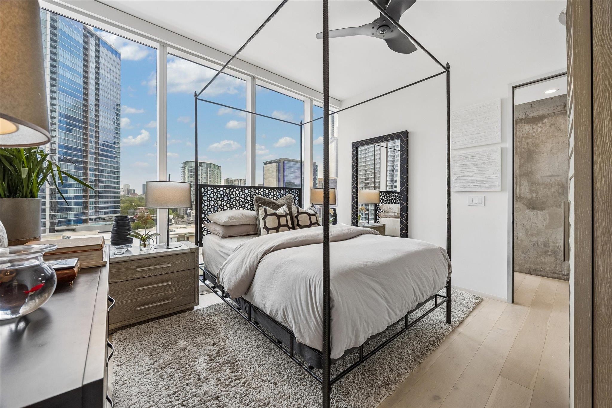 301 West Ave # 1004