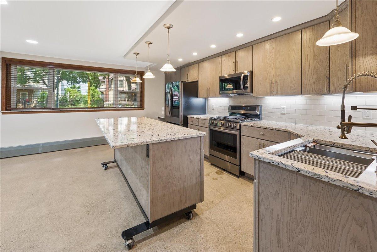 401 Ridgewood Avenue Unit: 1