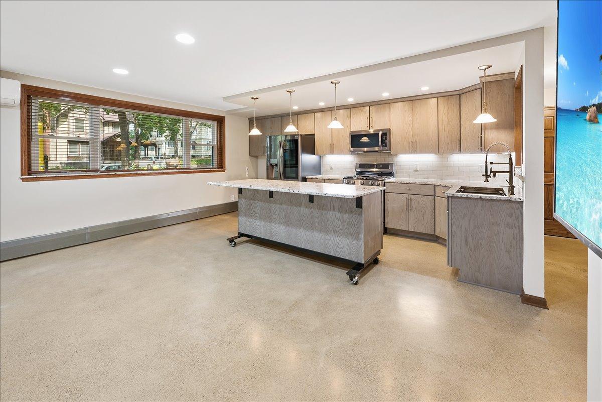 401 Ridgewood Avenue Unit: 1