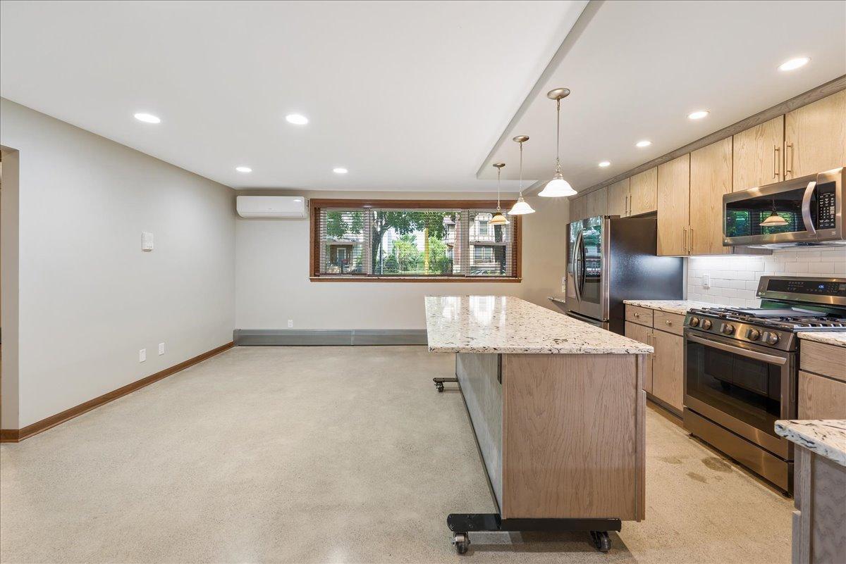 401 Ridgewood Avenue Unit: 1