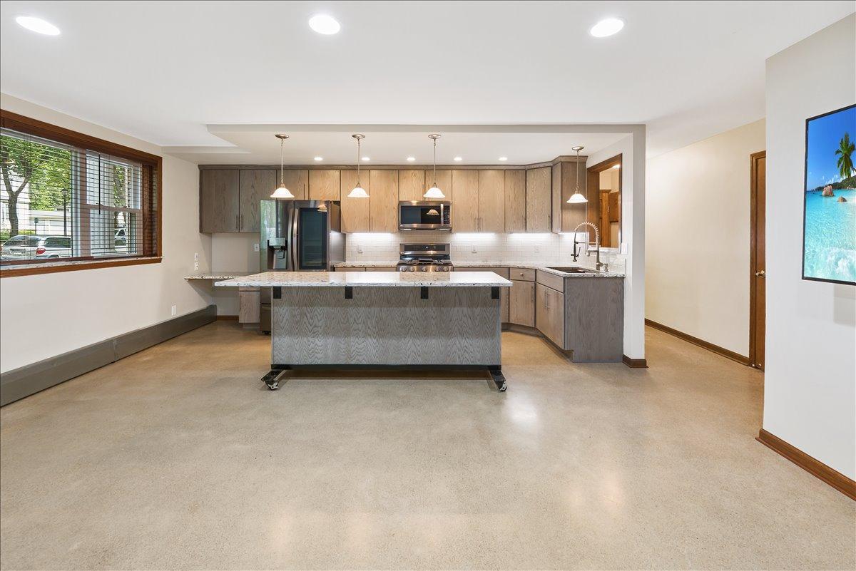 401 Ridgewood Avenue Unit: 1