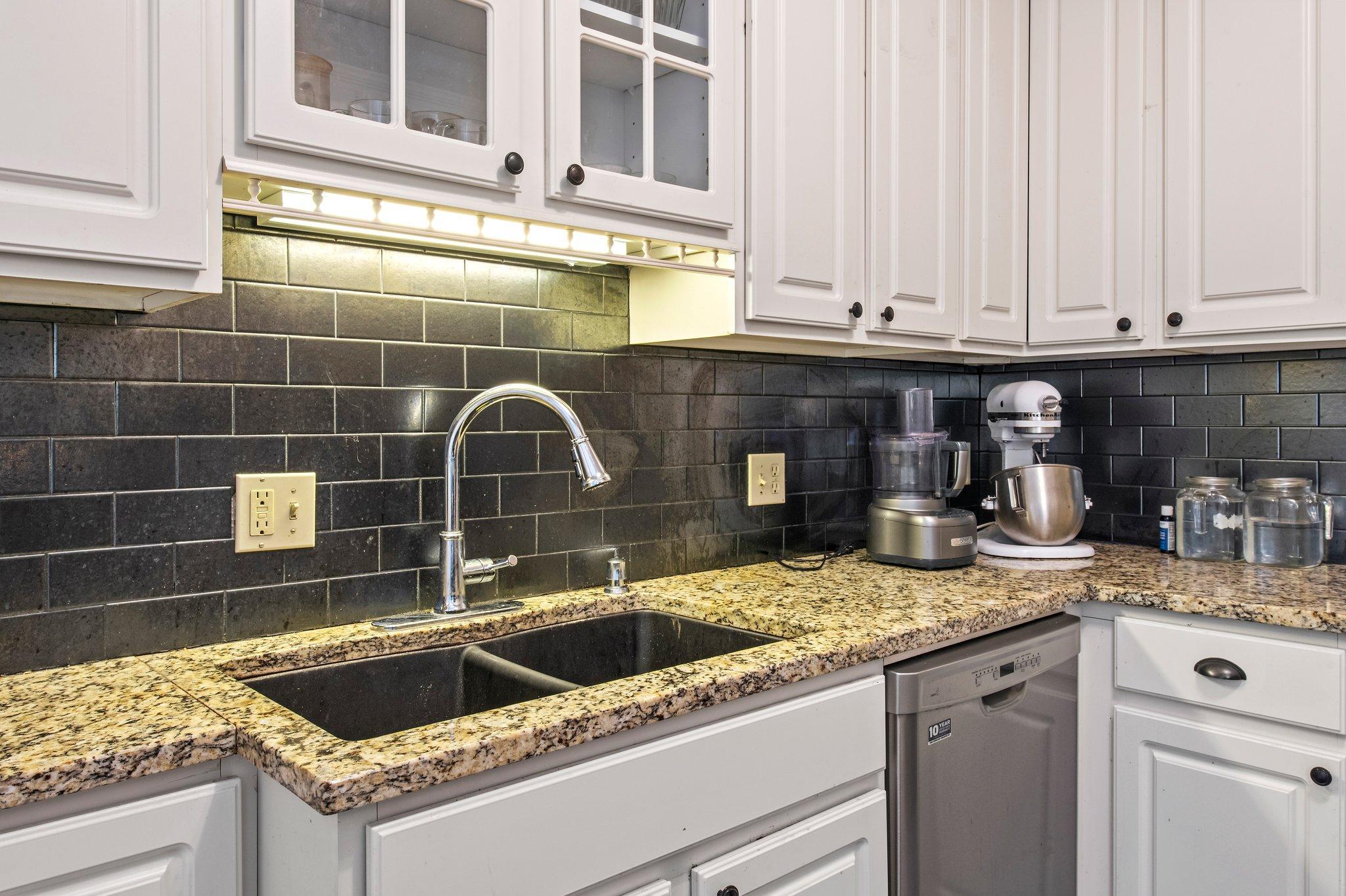 3904 Thomas Avenue S Unit: 102