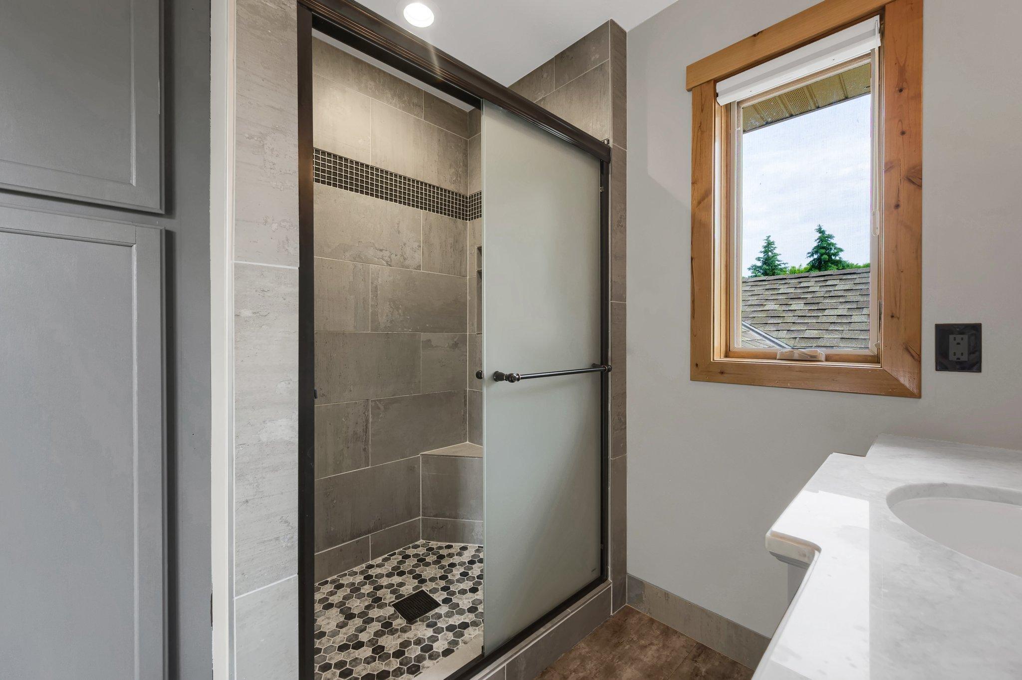 9865 Gilbert Avenue NE