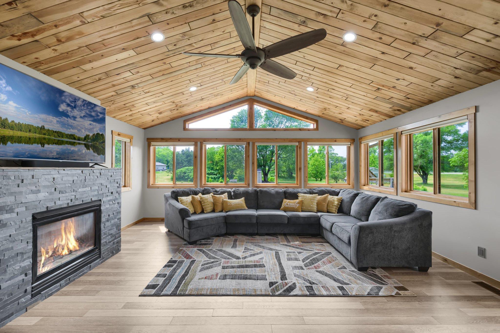 9865 Gilbert Avenue NE