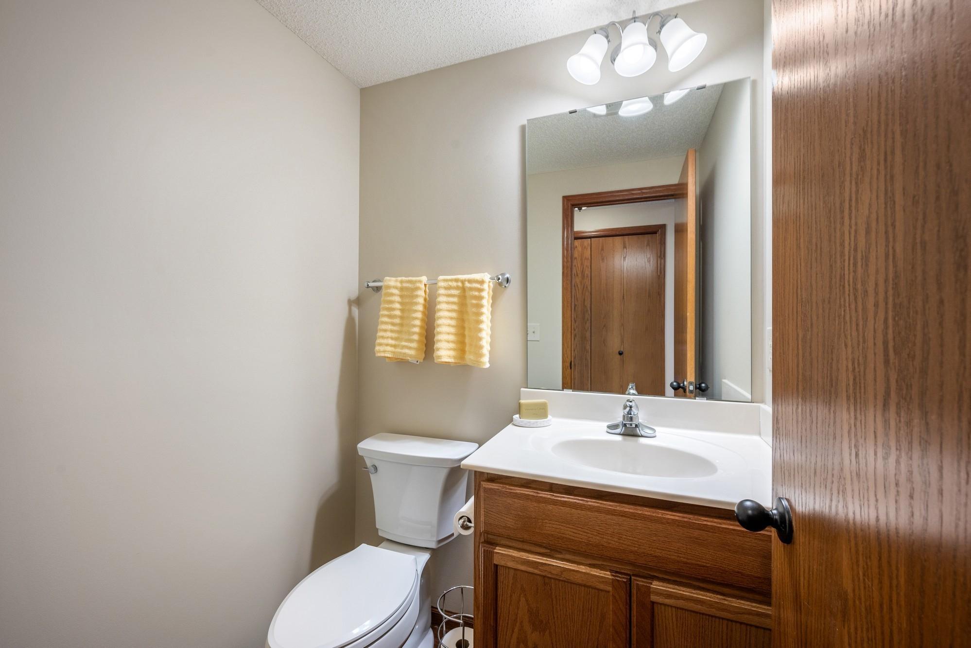 2595 Waterfall Way NW