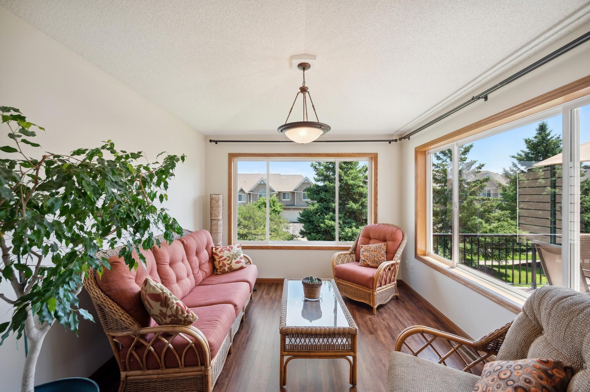 2595 Waterfall Way NW