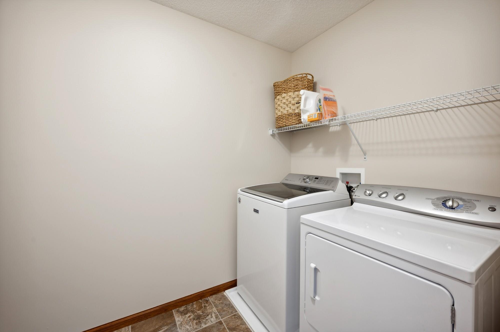 2595 Waterfall Way NW