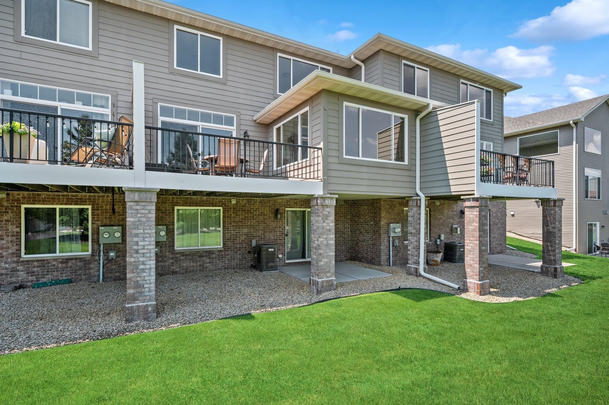 2595 Waterfall Way NW