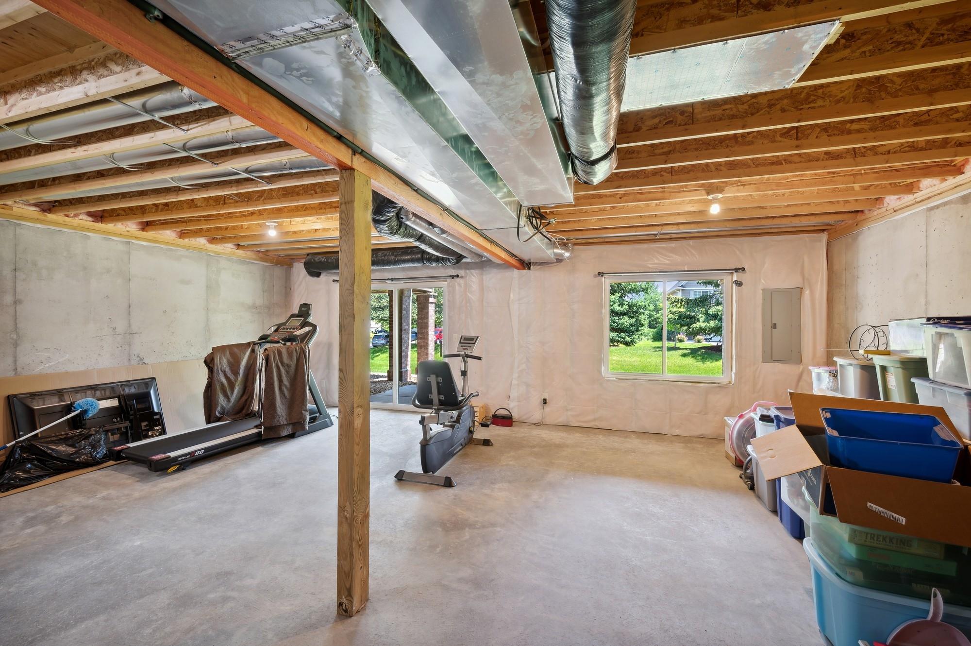 2595 Waterfall Way NW