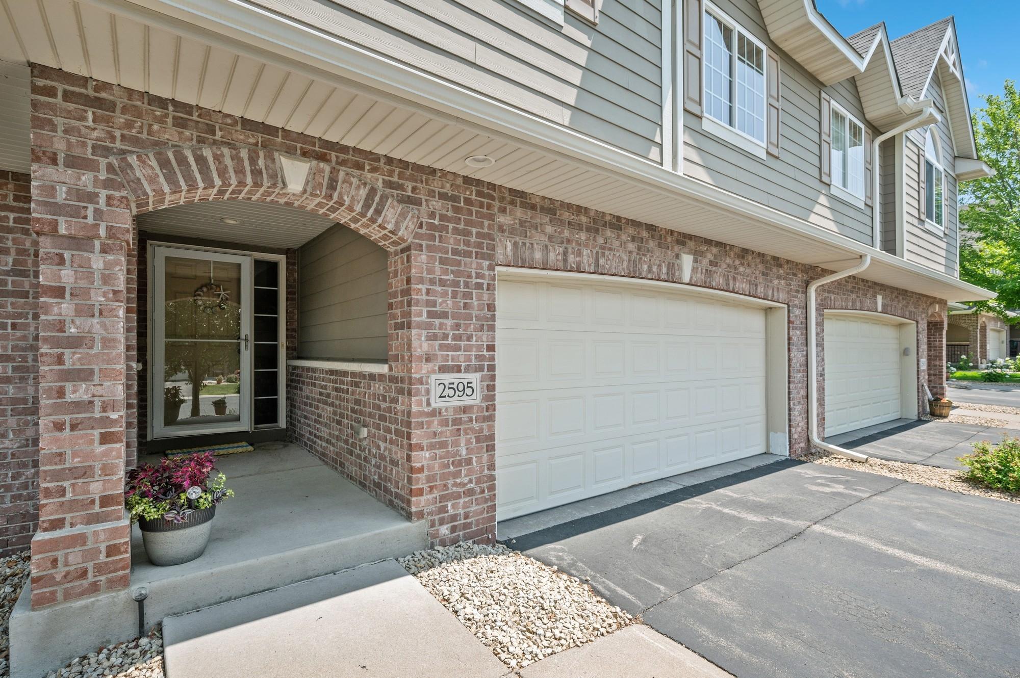 2595 Waterfall Way NW