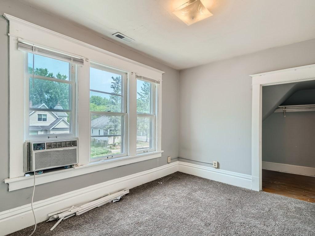 1048 Minnehaha Avenue E