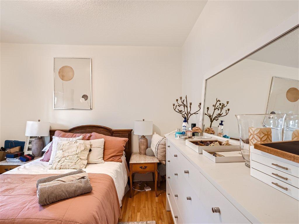 994 Goodrich Avenue Unit: Upstairs