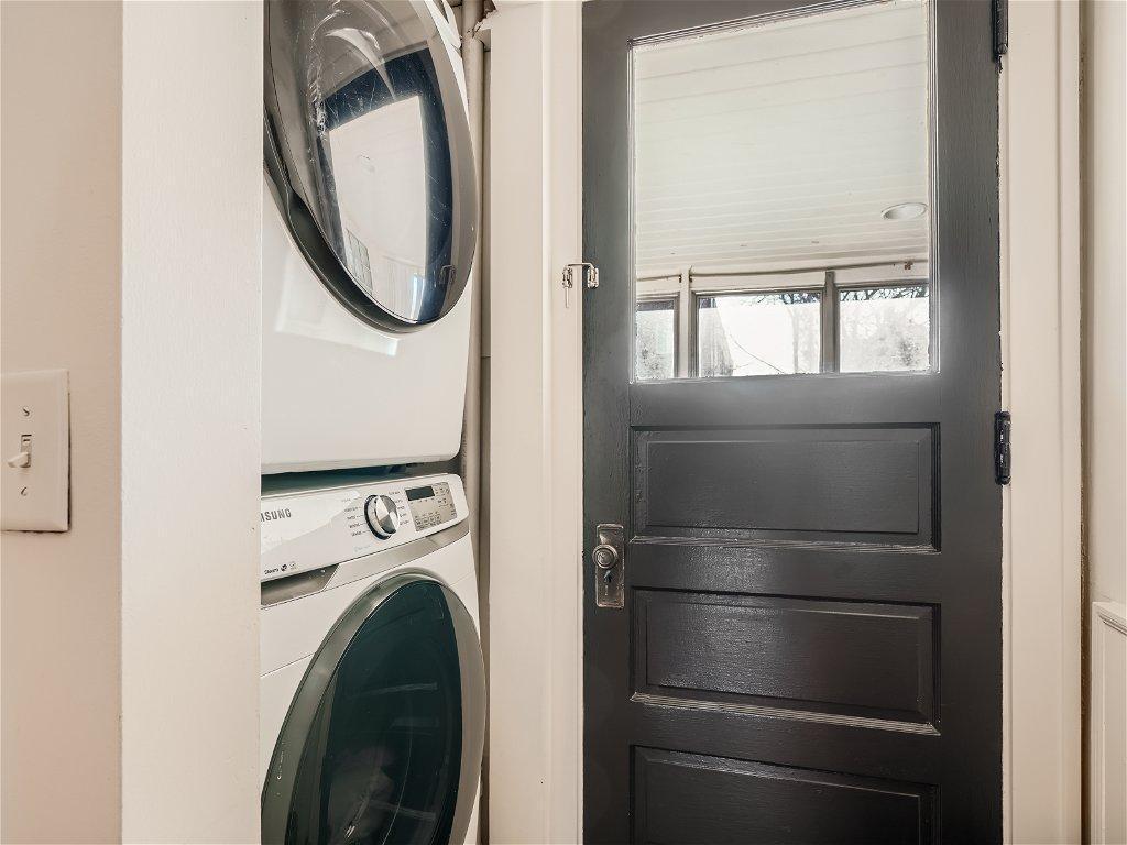 994 Goodrich Avenue Unit: Upstairs