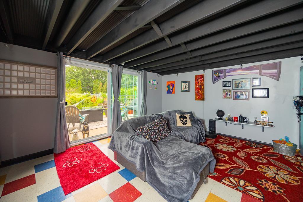 1585 Old Hudson Road