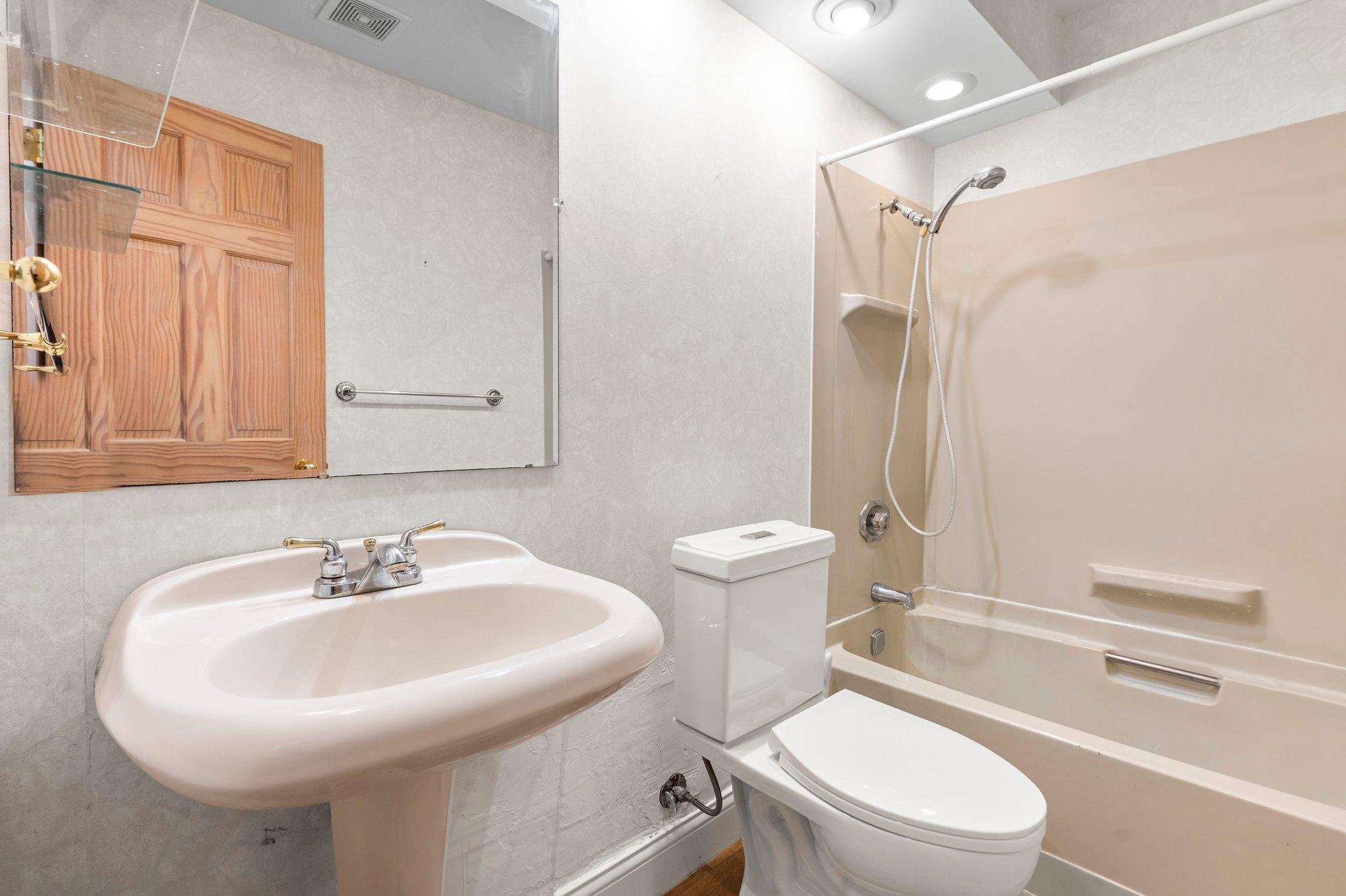 242 W Eagle Lake Drive