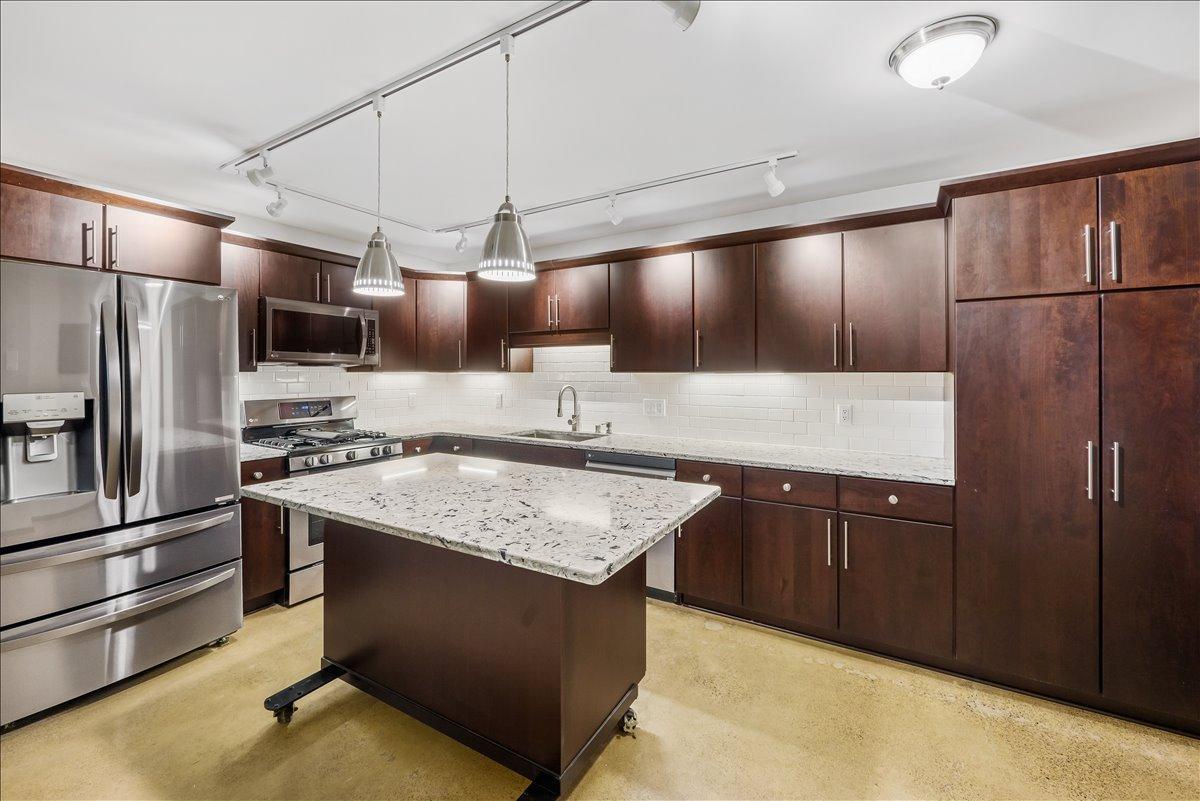 401 Ridgewood Avenue Unit: 3