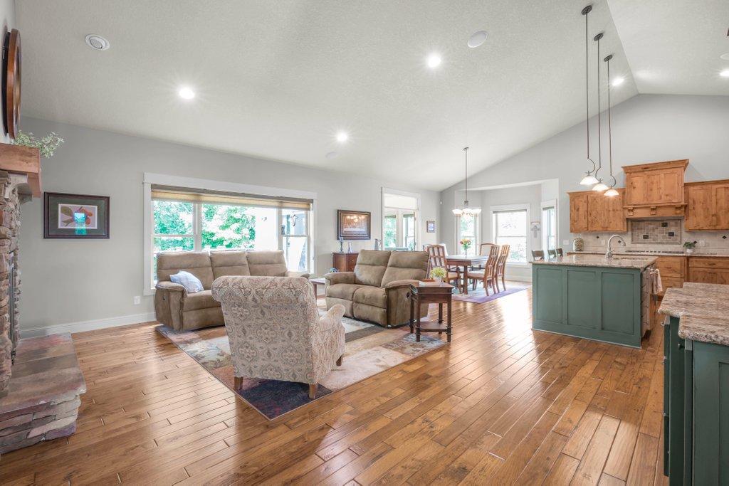 10009 Holloway Farms Road