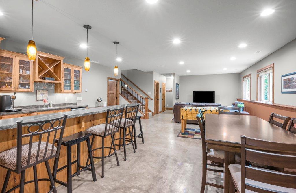 10009 Holloway Farms Road