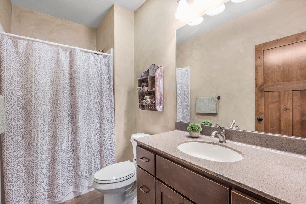 10009 Holloway Farms Road