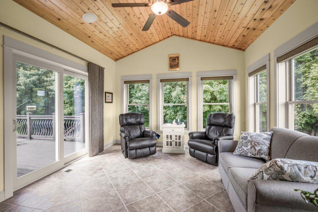 10009 Holloway Farms Road