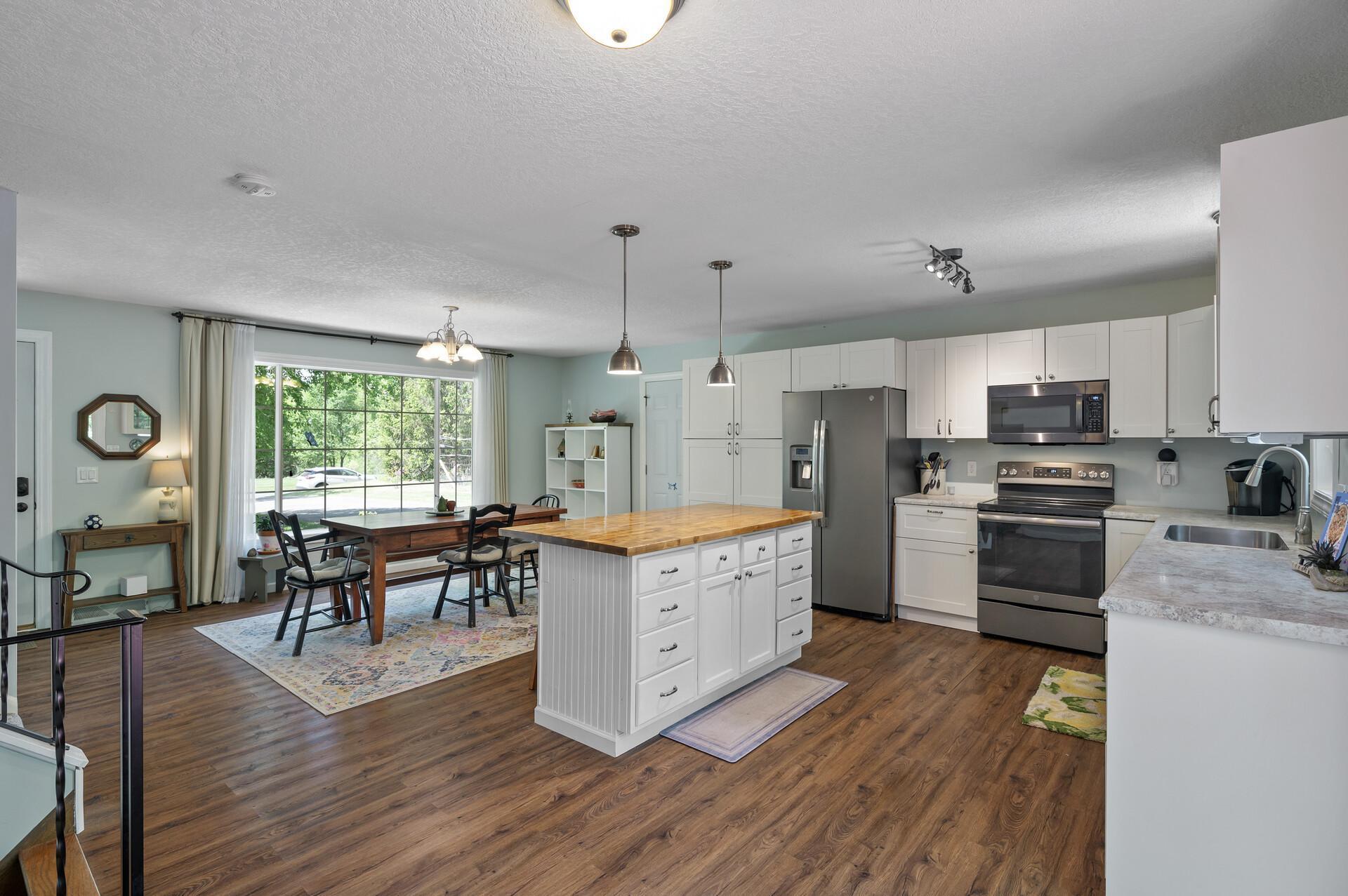 20435 Monroe Street NE