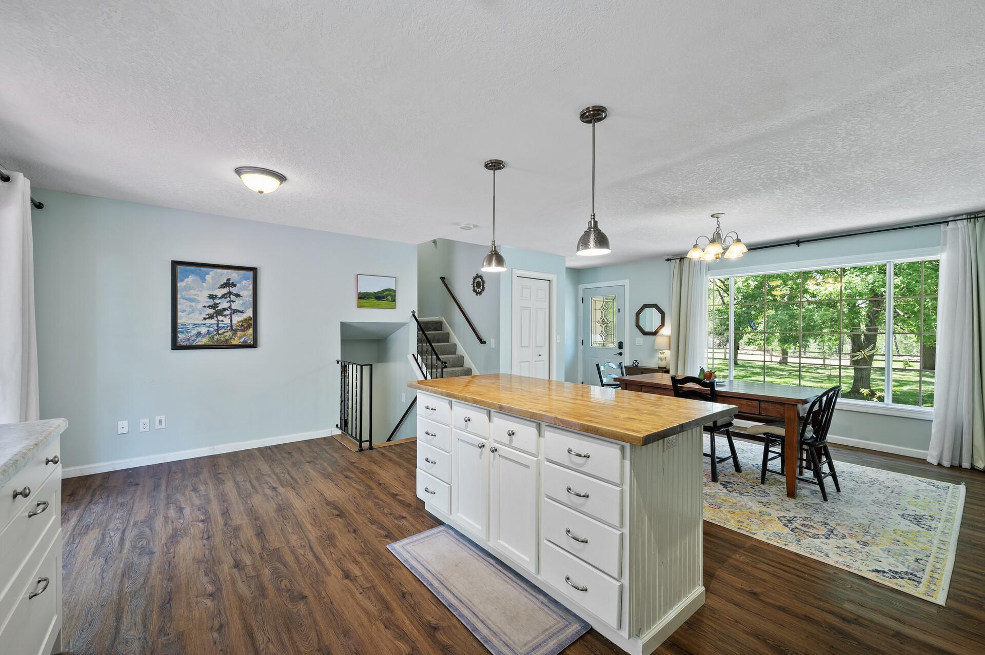 20435 Monroe Street NE