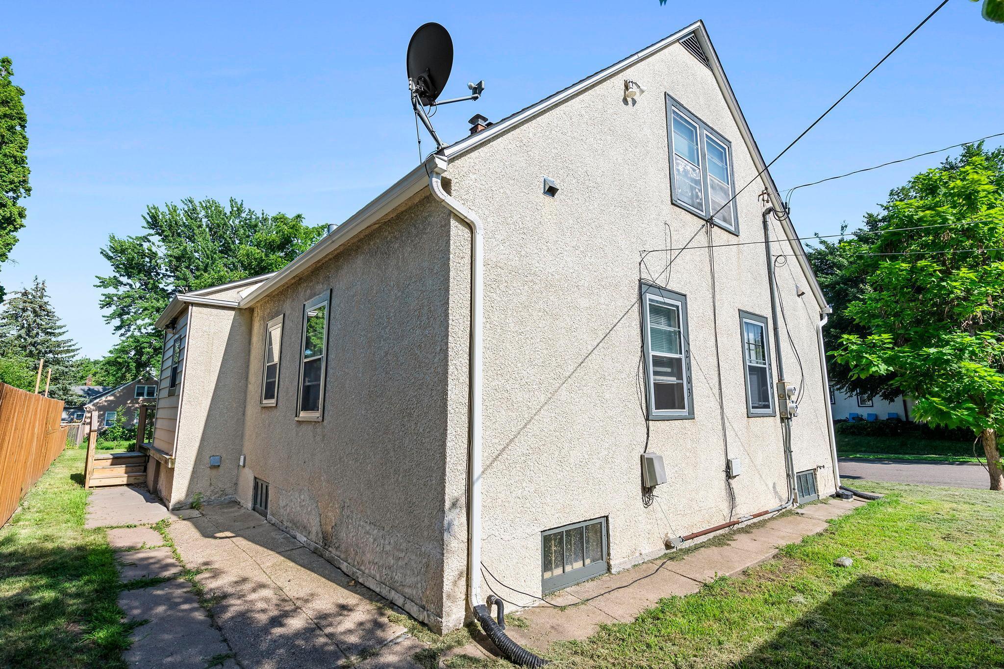 2101-2103 Vincent Avenue N