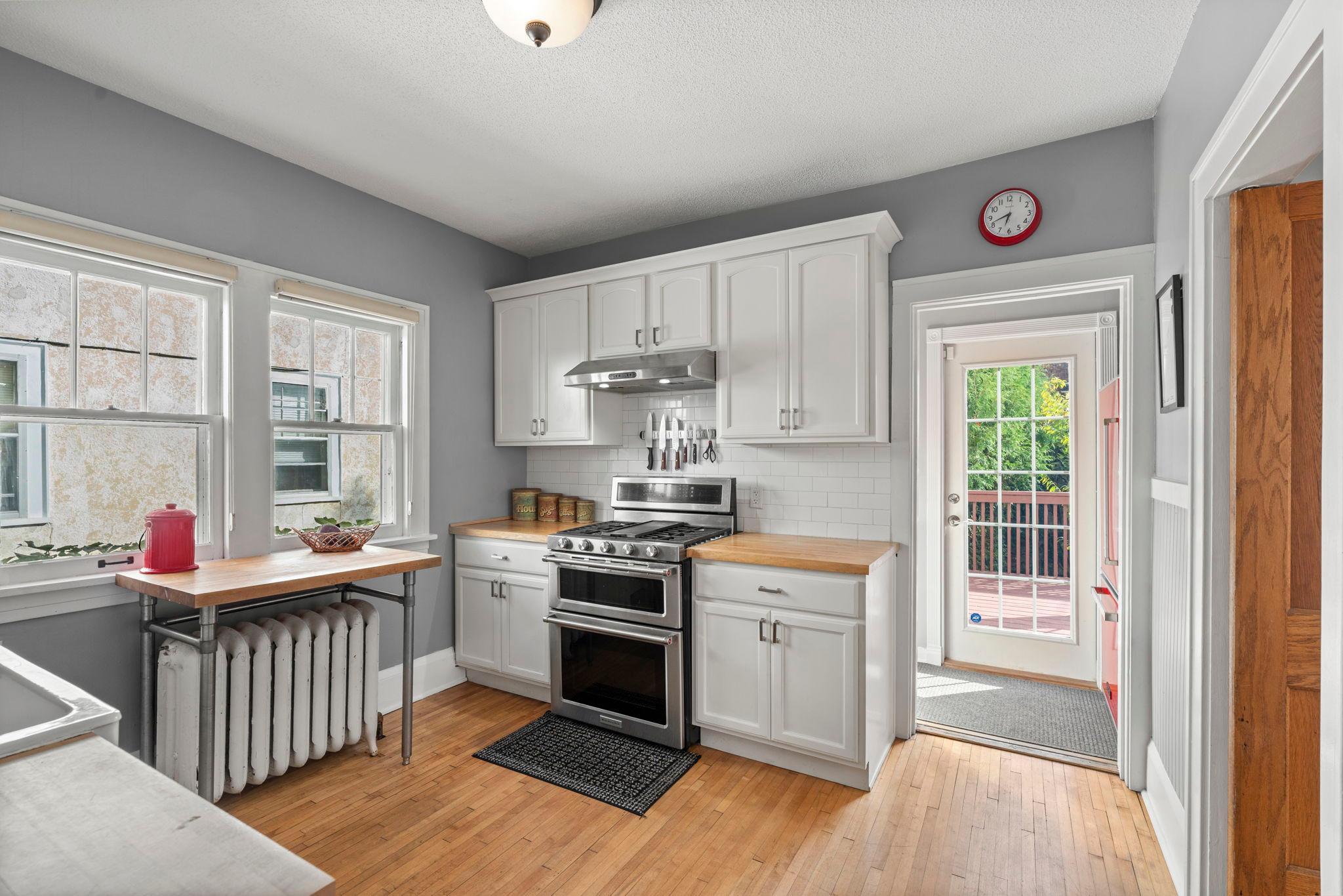 3537 Fremont Avenue S