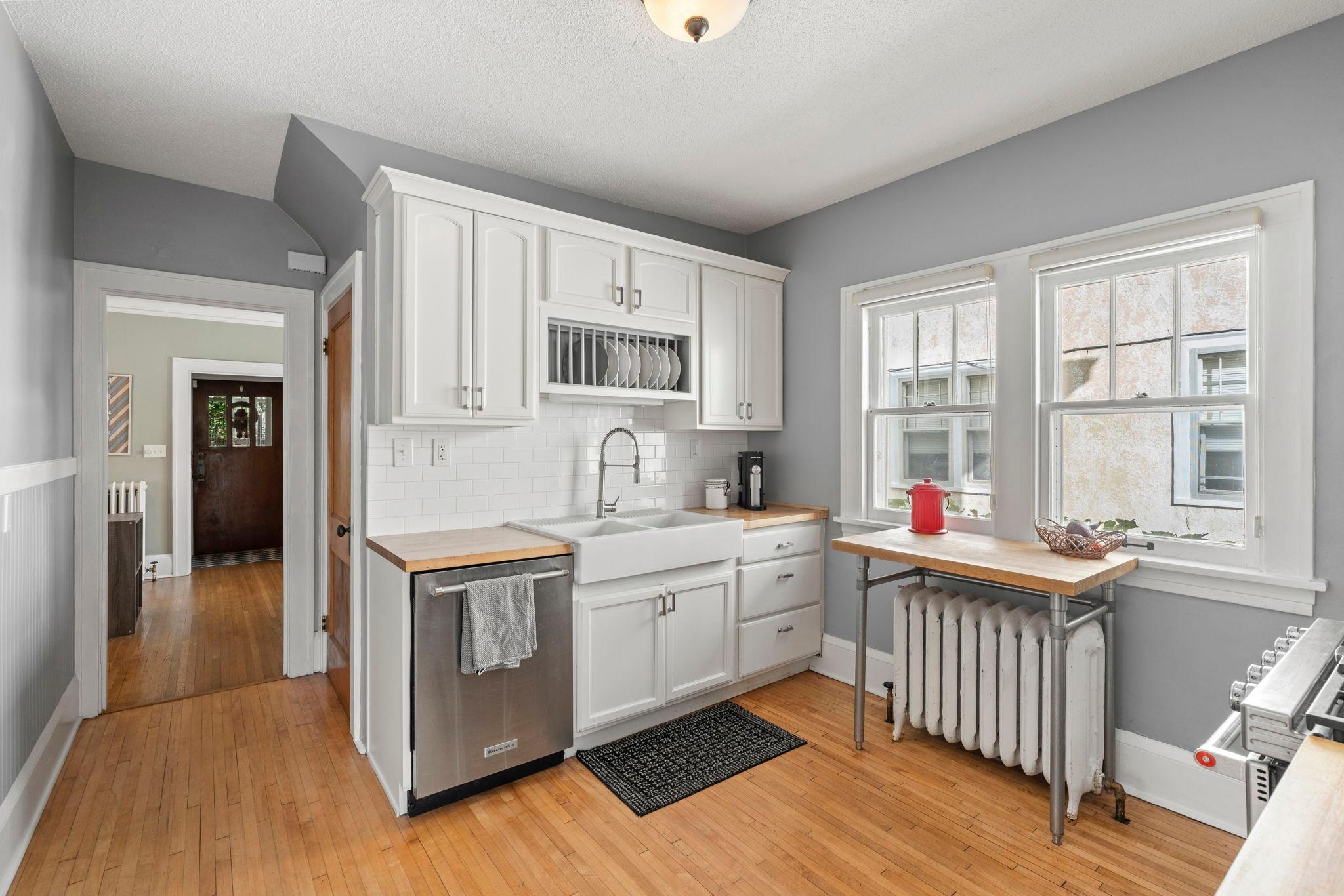 3537 Fremont Avenue S