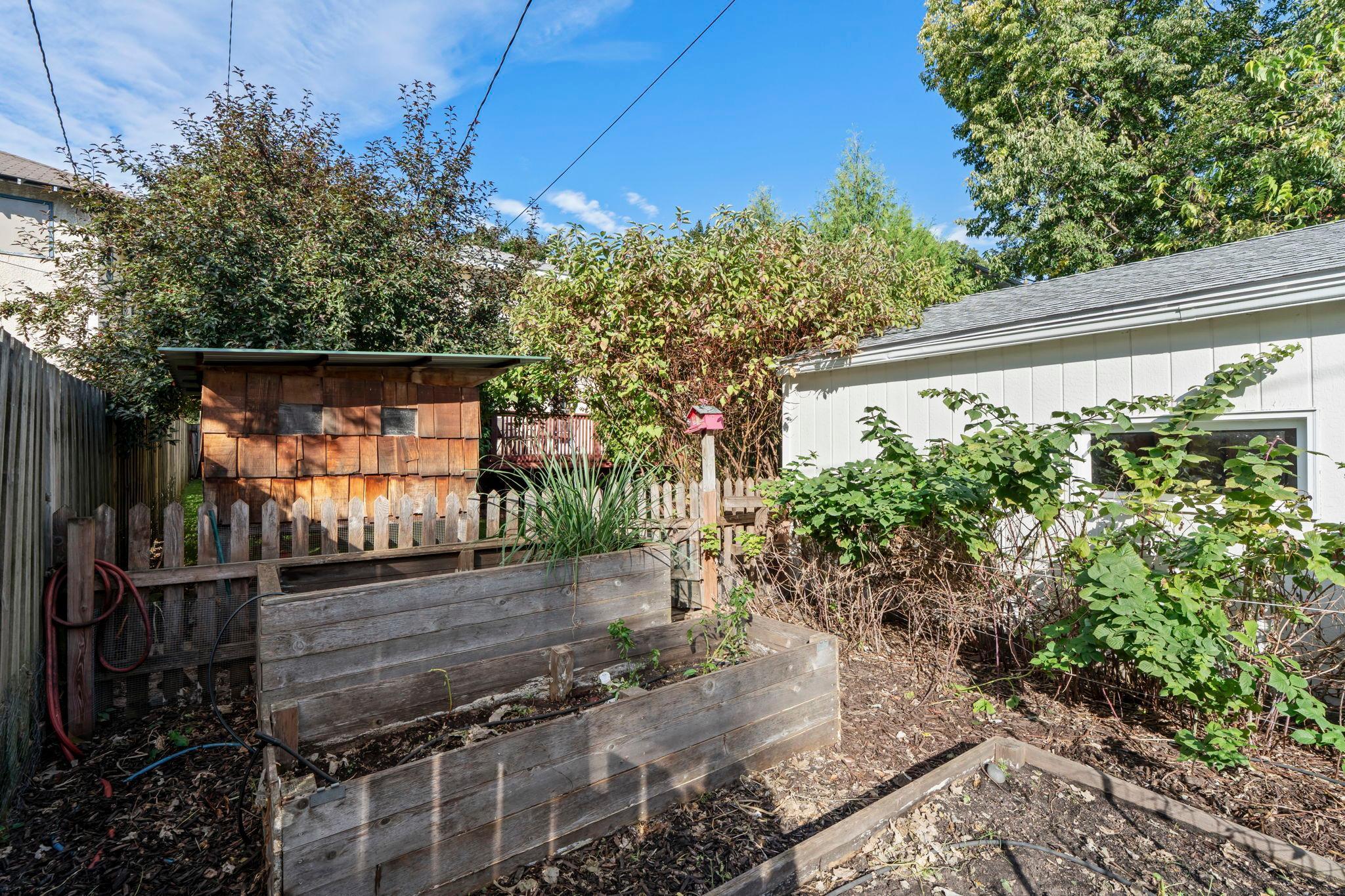 3537 Fremont Avenue S