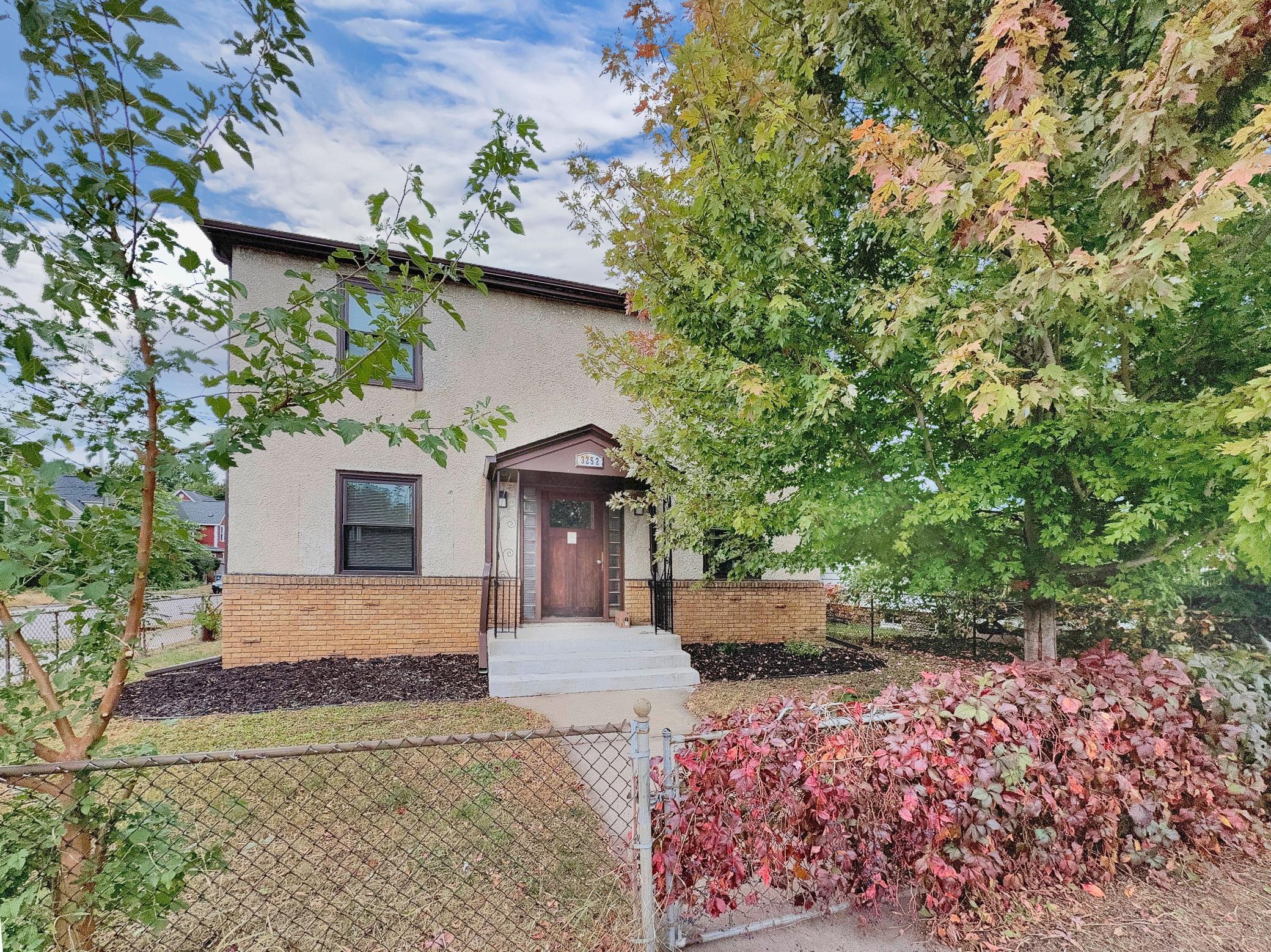 3252 Grand Avenue Unit: 1