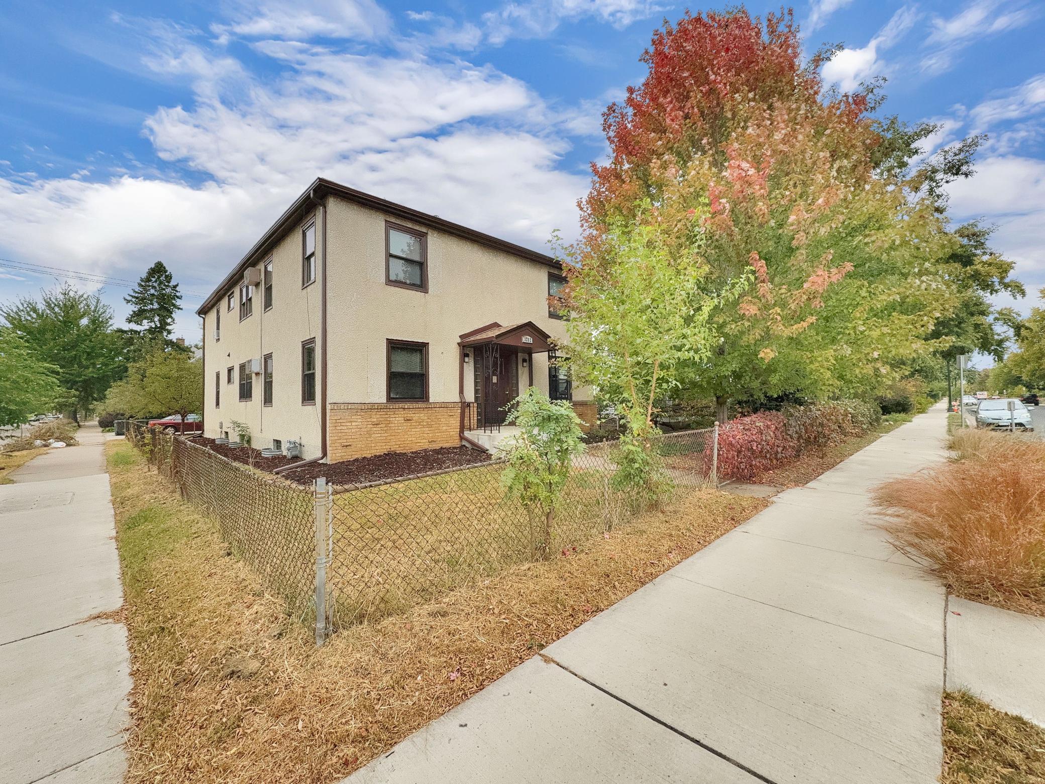 3252 Grand Avenue Unit: 1