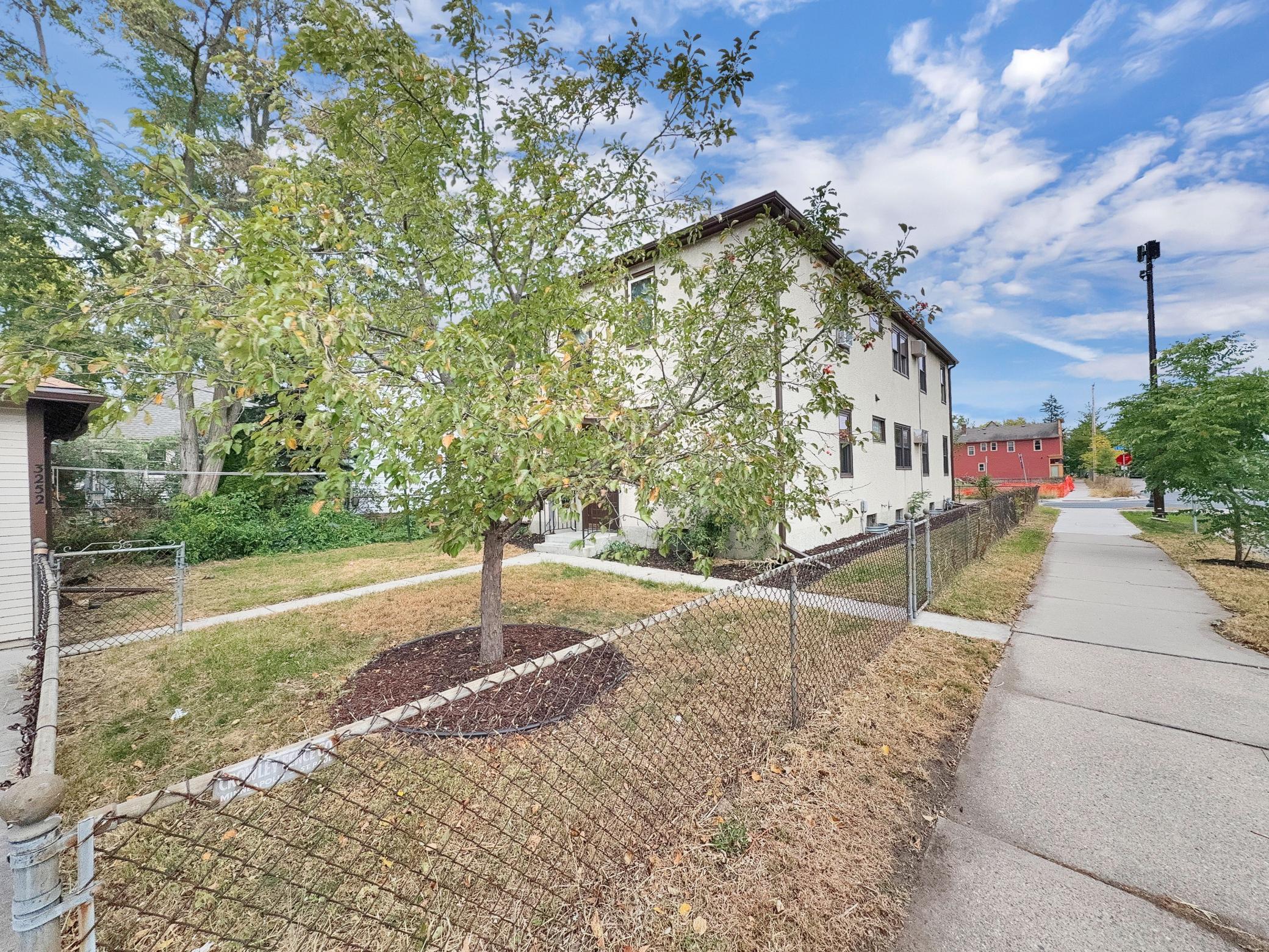 3252 Grand Avenue Unit: 1