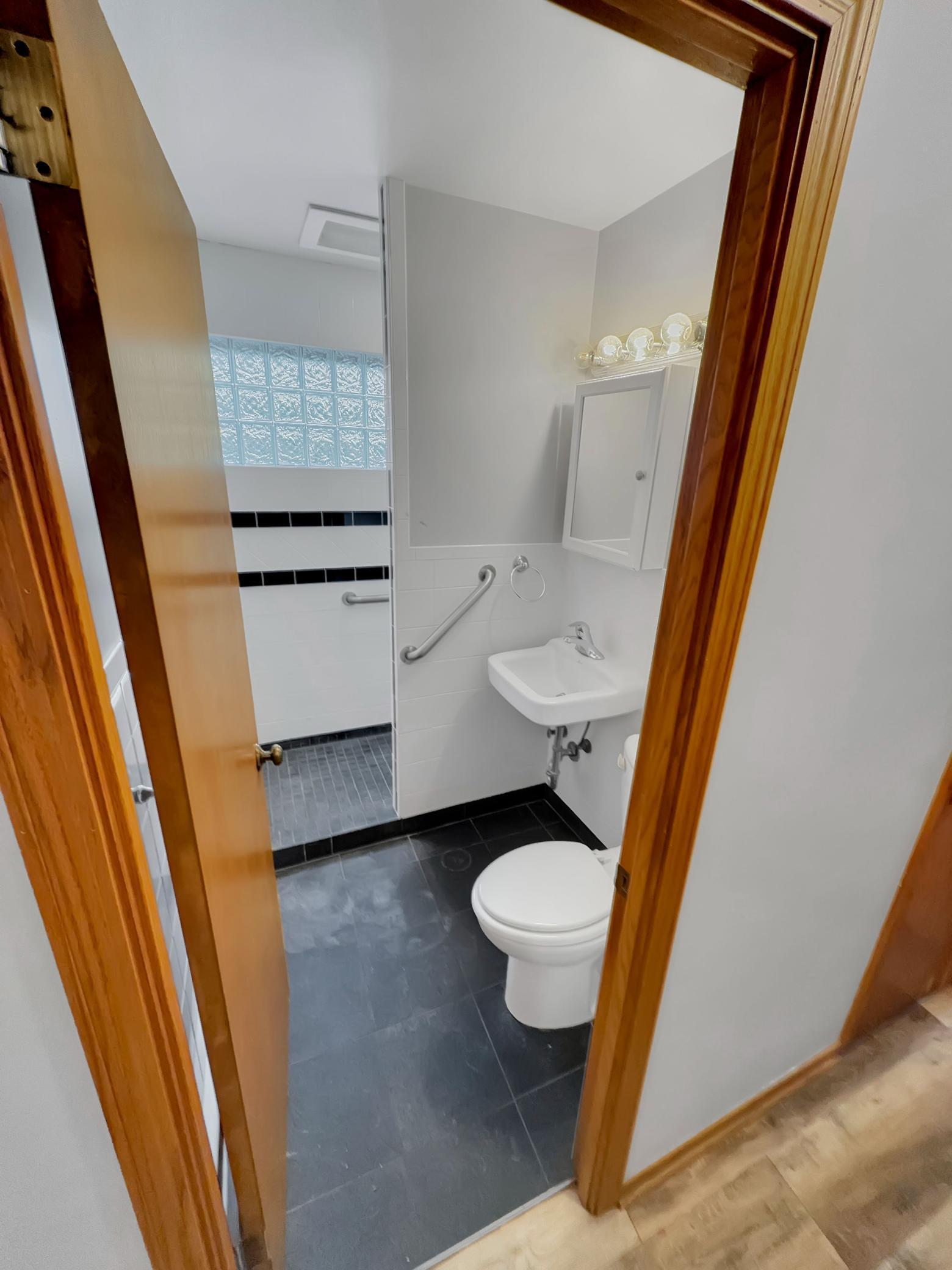 3252 Grand Avenue Unit: 1