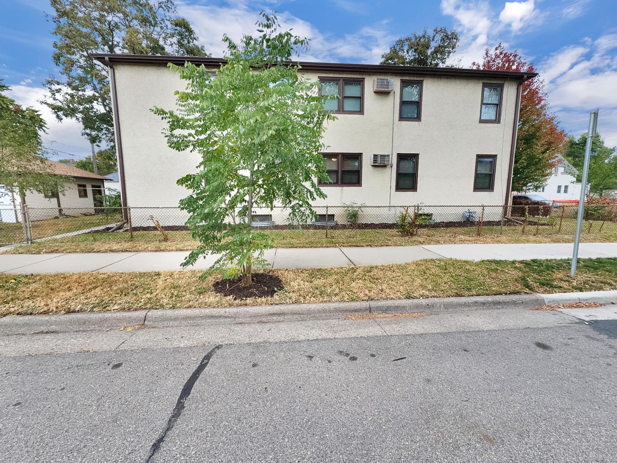 3252 Grand Avenue Unit: 1